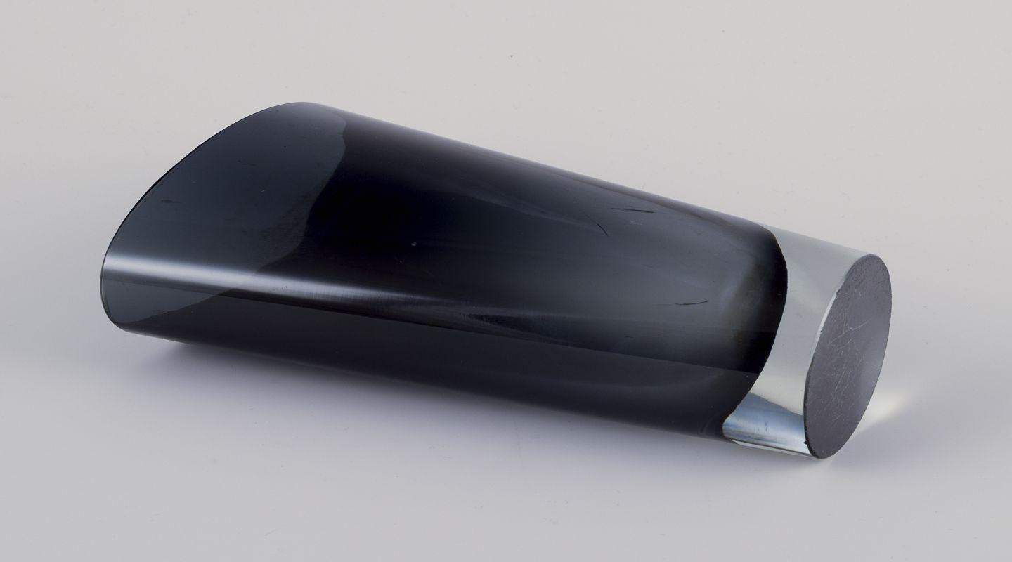 Verre d'art Kaj Franck pour Nuutajärvi Notsjö, Finlande. Vase unique en verre d'art bleu-gris. en vente