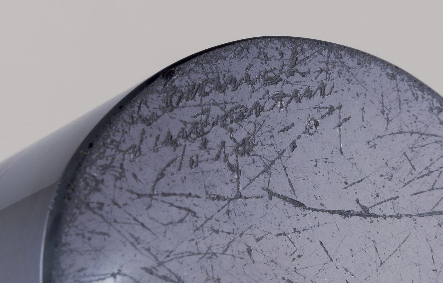 Kaj Franck pour Nuutajärvi Notsjö, Finlande. Vase unique en verre d'art bleu-gris. en vente 1