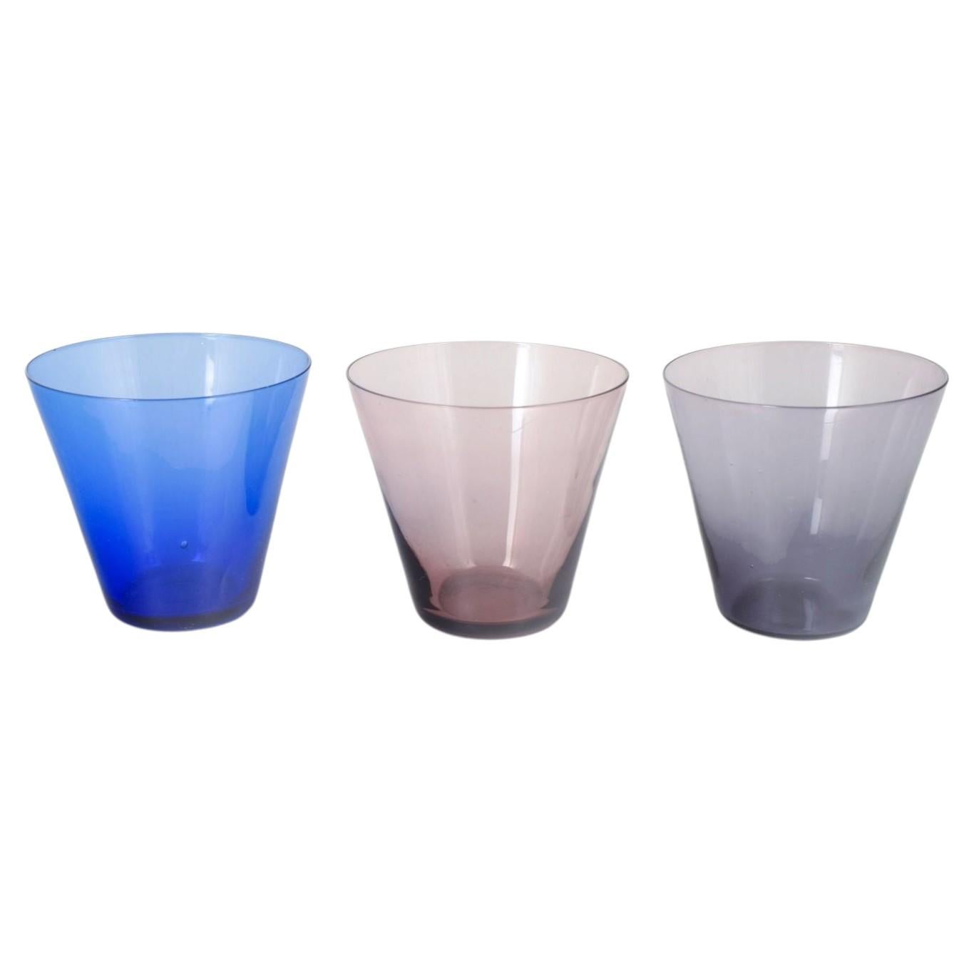 Kaj Franck pour Nuutajärvi Notsjö. Ensemble de trois petits verres "Kimara". Mod. 2744 en vente