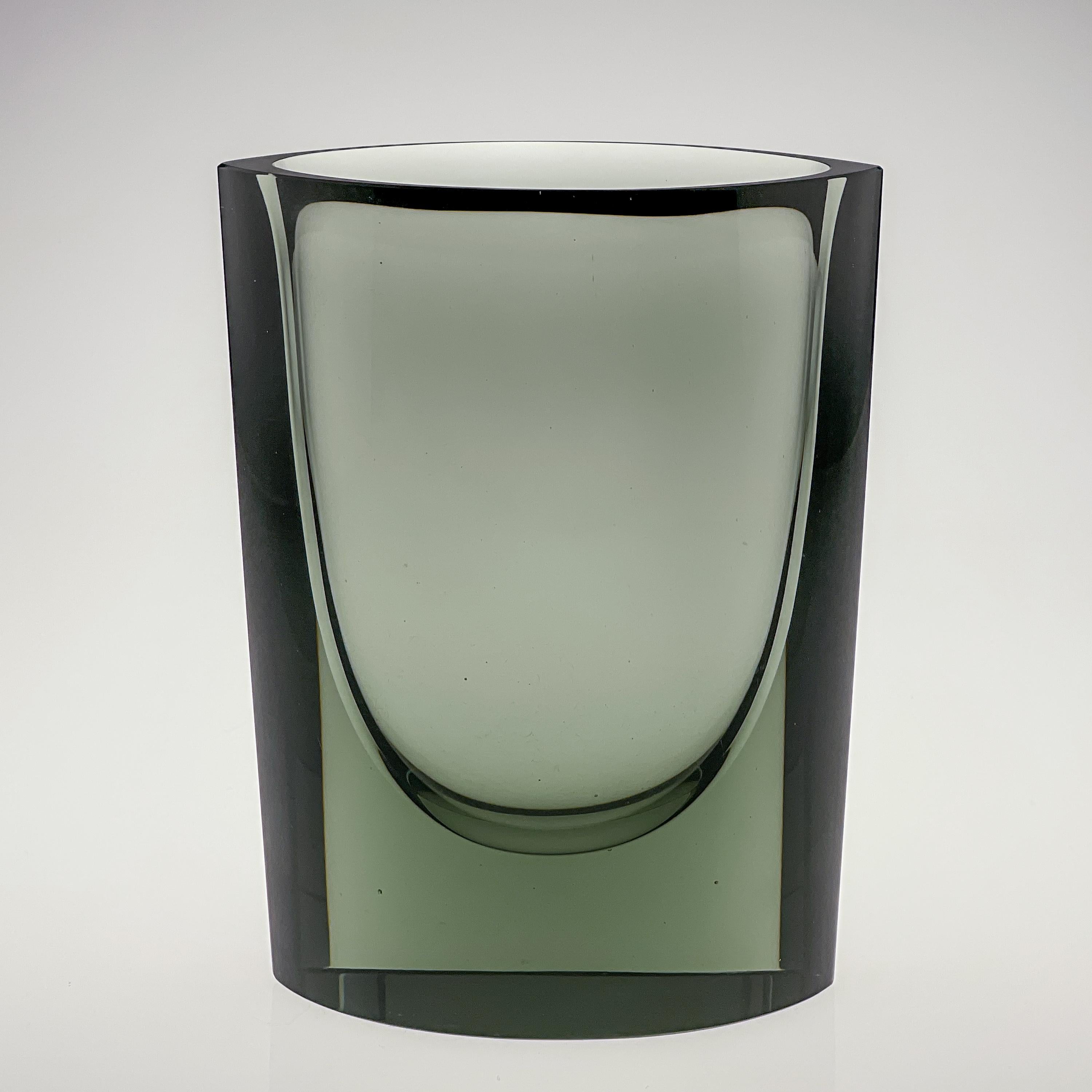 Kaj Franck, Grünes Glas-Kunstobjekt, Modell N 407, Nuutajrvi-Notsj, Finnland 1967 3