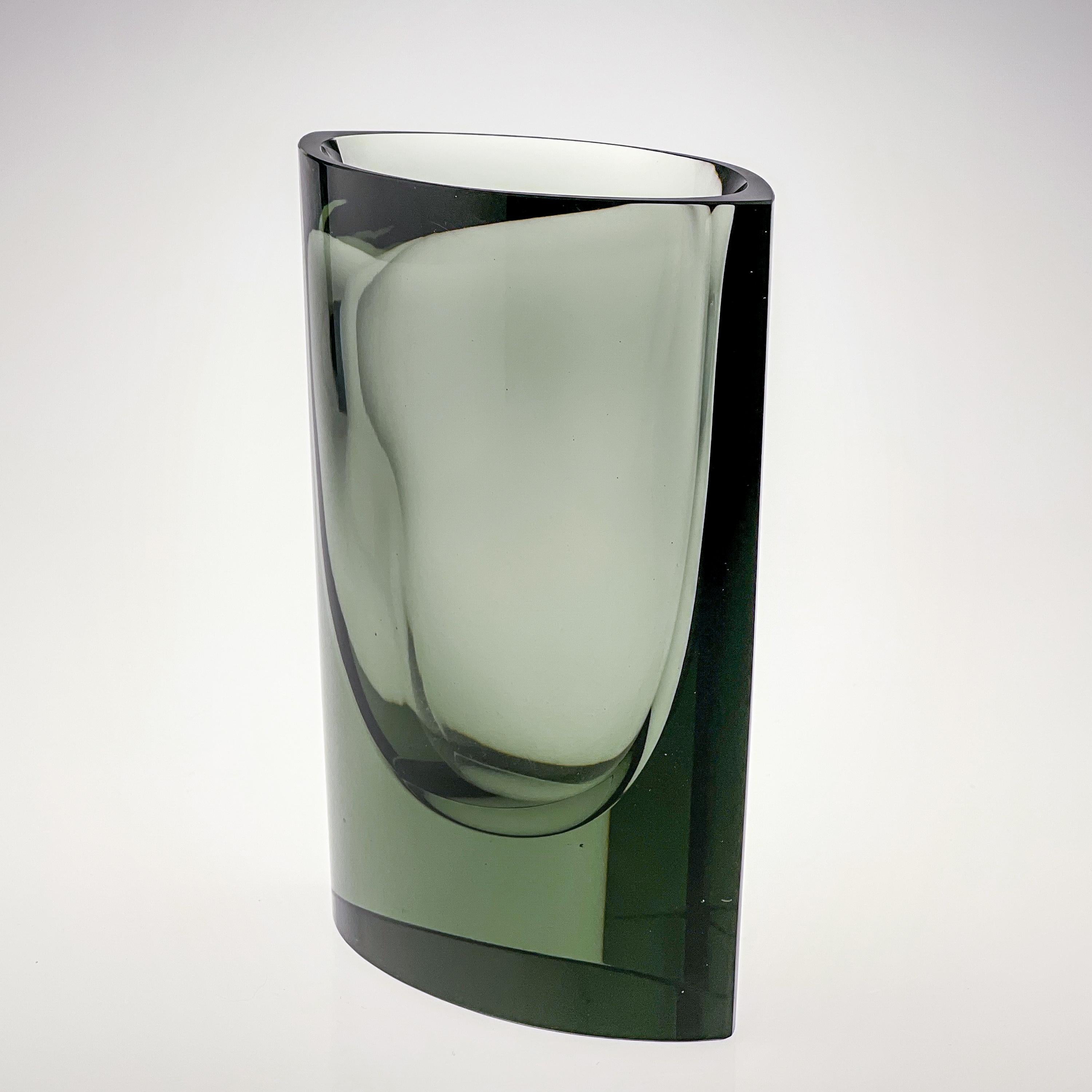 Kaj Franck, Grünes Glas-Kunstobjekt, Modell N 407, Nuutajrvi-Notsj, Finnland 1967 4