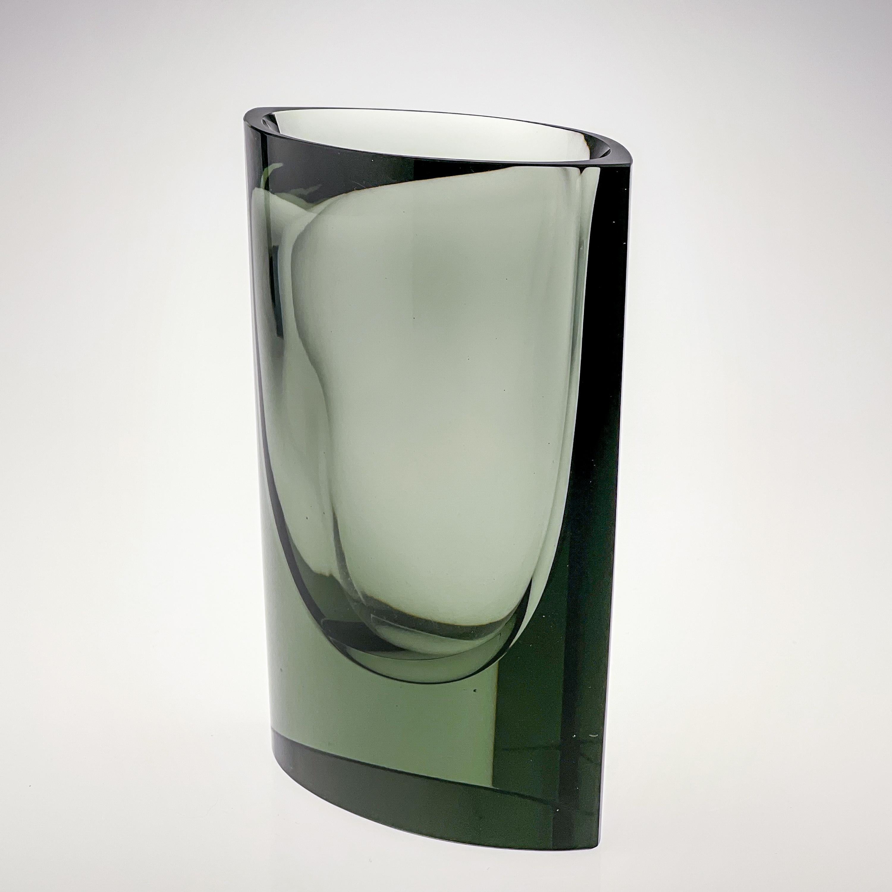 Kaj Franck, Green Glass Art-Object, Model N 407, Nuutajärvi-Notsjö, Finland 1967 5