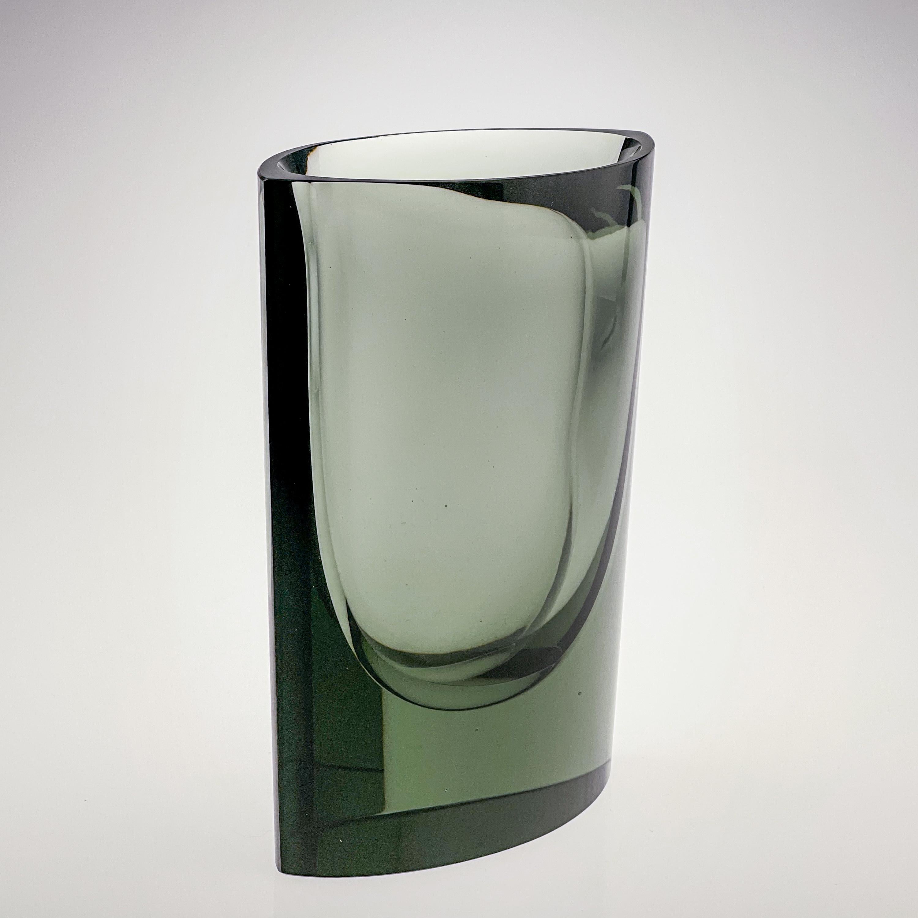 Kaj Franck, Green Glass Art-Object, Model N 407, Nuutajärvi-Notsjö, Finland 1967 6