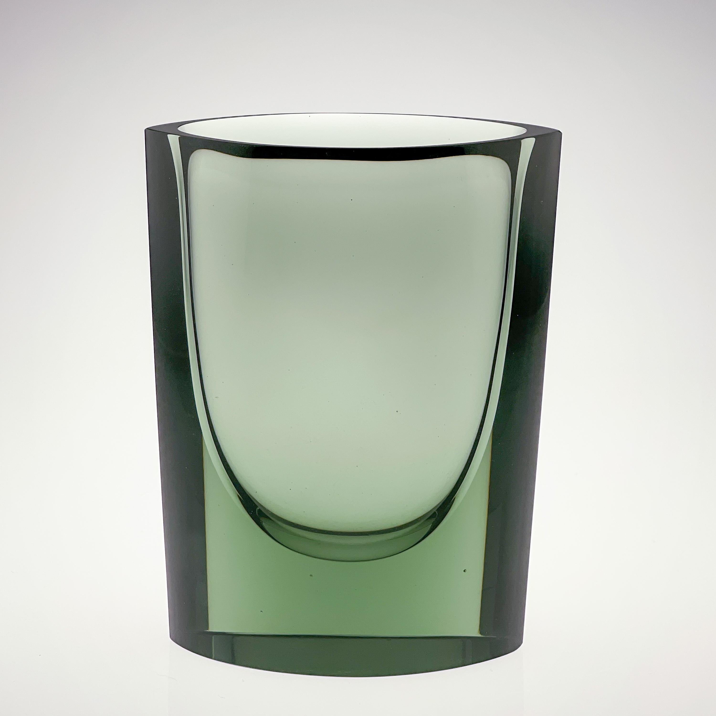 Kaj Franck, Green Glass Art-Object, Model N 407, Nuutajärvi-Notsjö, Finland 1967 7