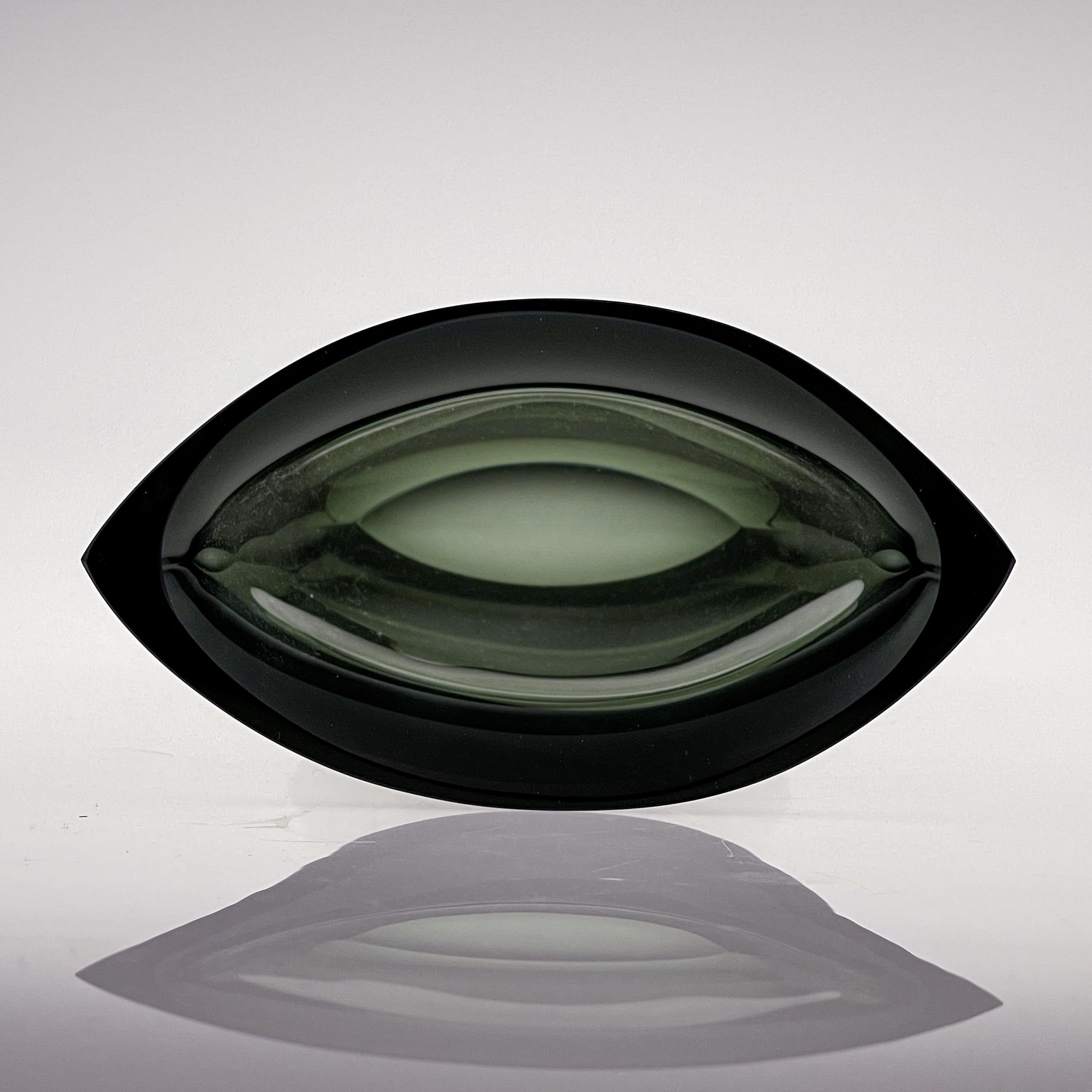 Kaj Franck, Green Glass Art-Object, Model N 407, Nuutajärvi-Notsjö, Finland 1967 10