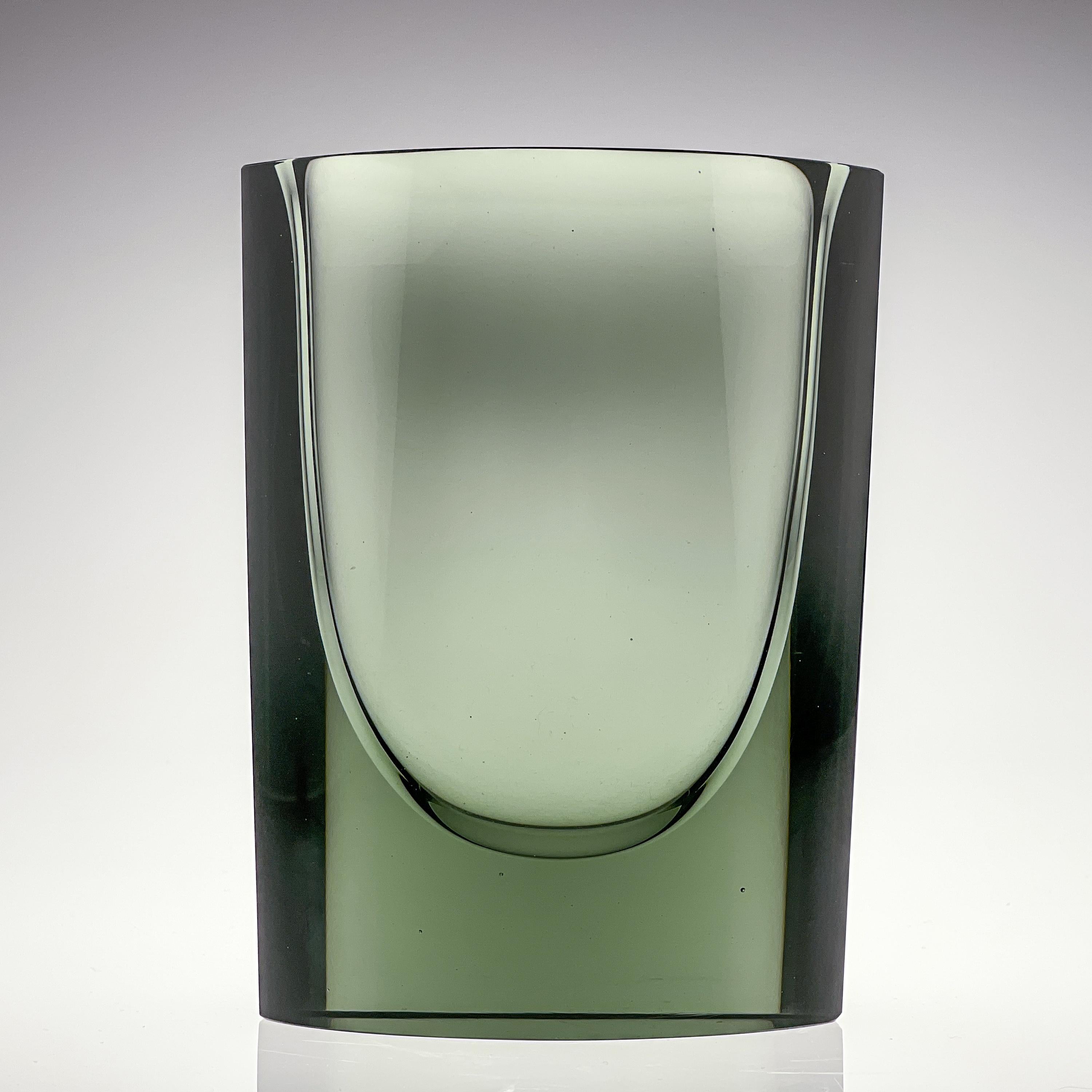 Kaj Franck, Green Glass Art-Object, Model N 407, Nuutajärvi-Notsjö, Finland 1967 In Good Condition In EL Waalre, NL