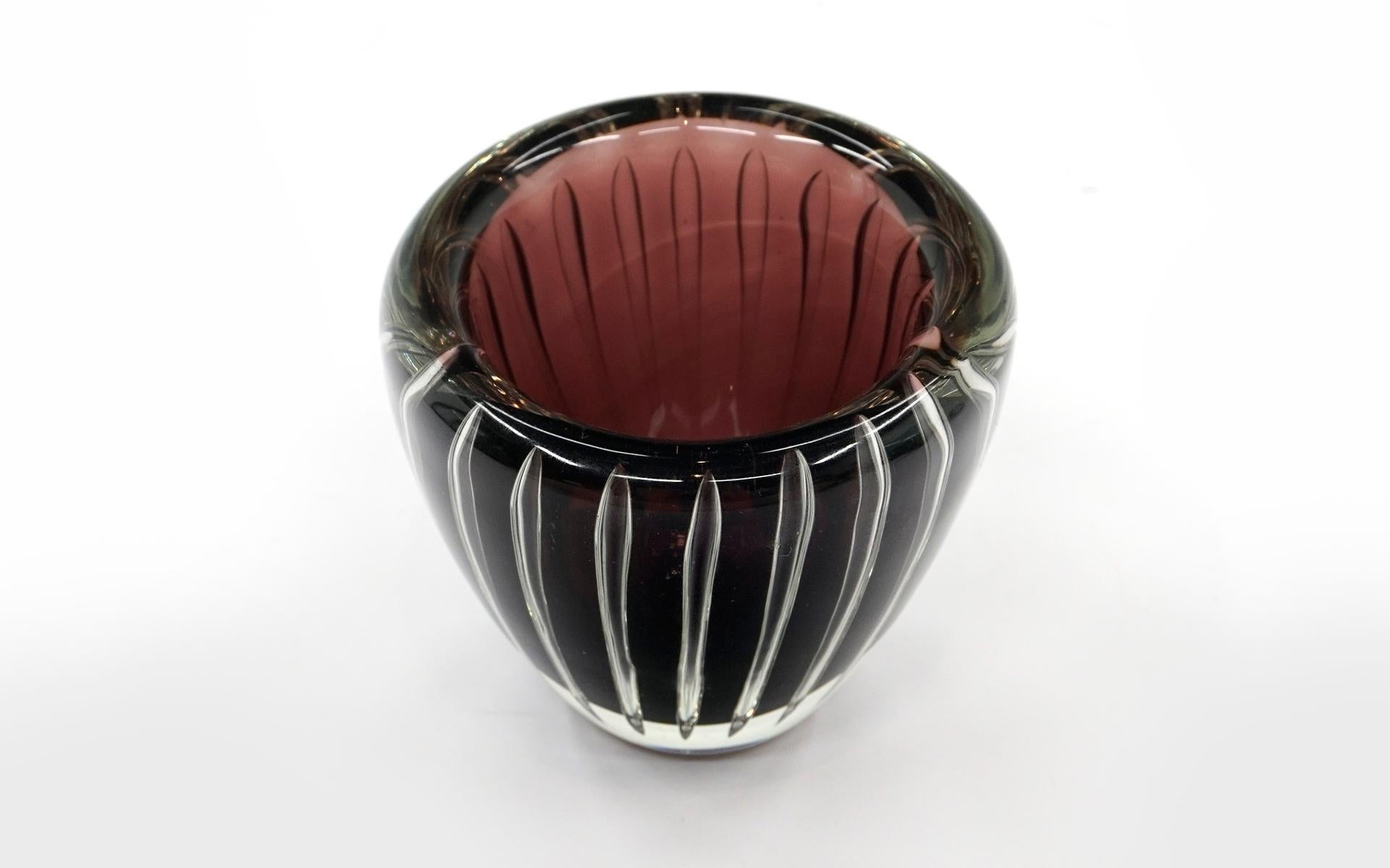 Beautiful small art glass bowl by Kaj Franck. Signature to the underside. Excellent condition.