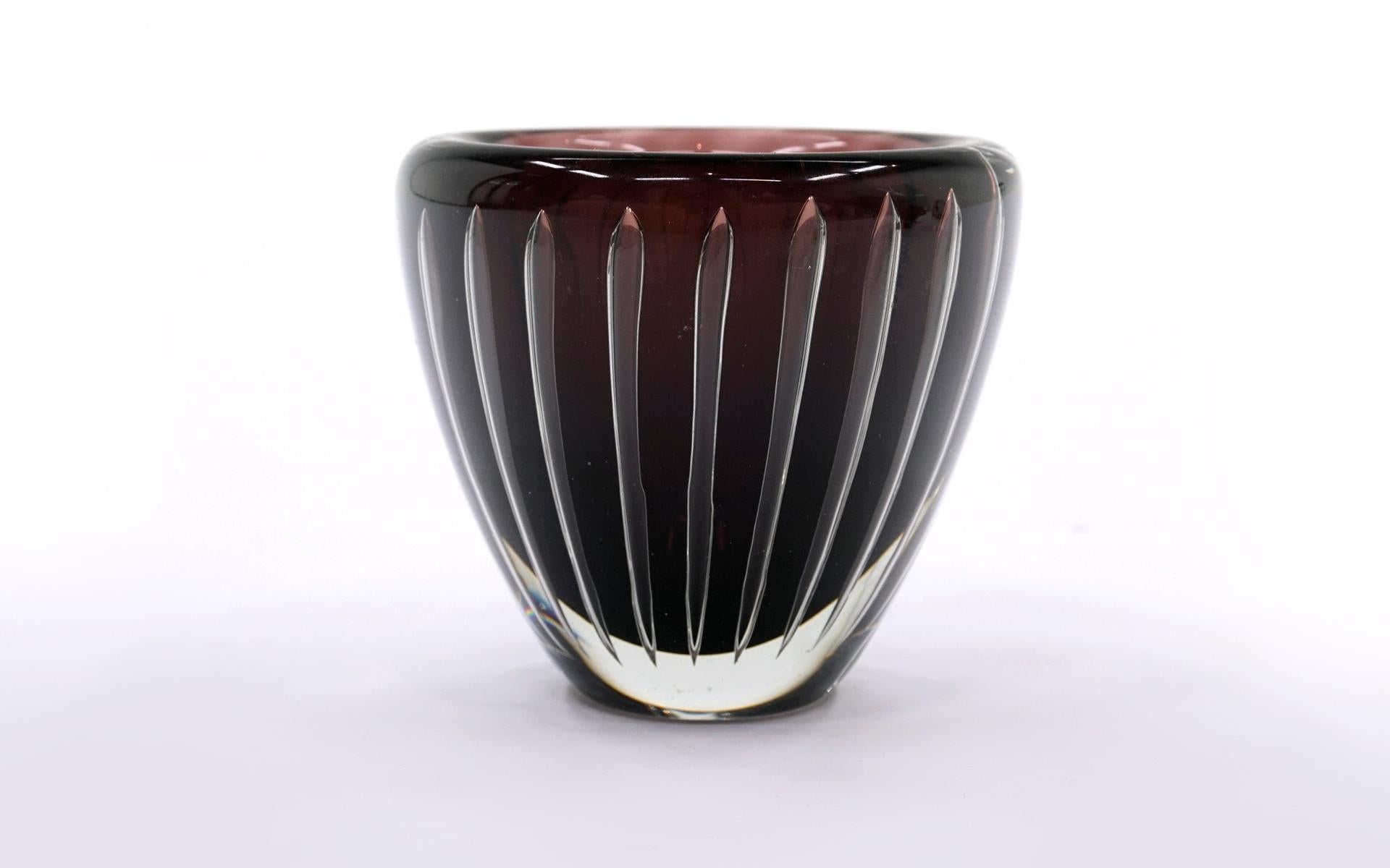 Mid-Century Modern Kaj Franck Kaisla Art Glass Bowl, Burgundy / Clear, Signed on Underside For Sale