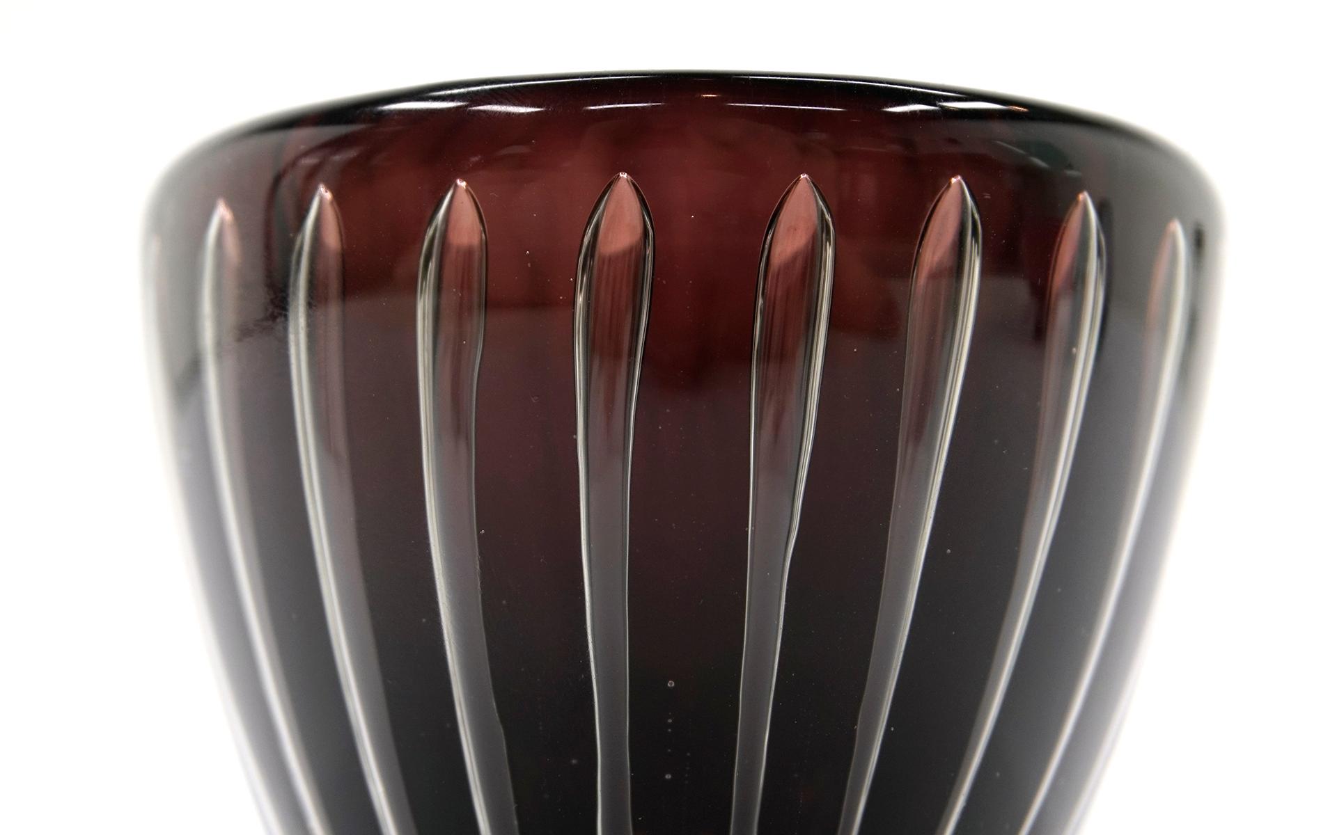 Mid-Century Modern Kaj Franck Kaisla Art Glass Bowl, Burgundy / Clear, Signed on Underside For Sale