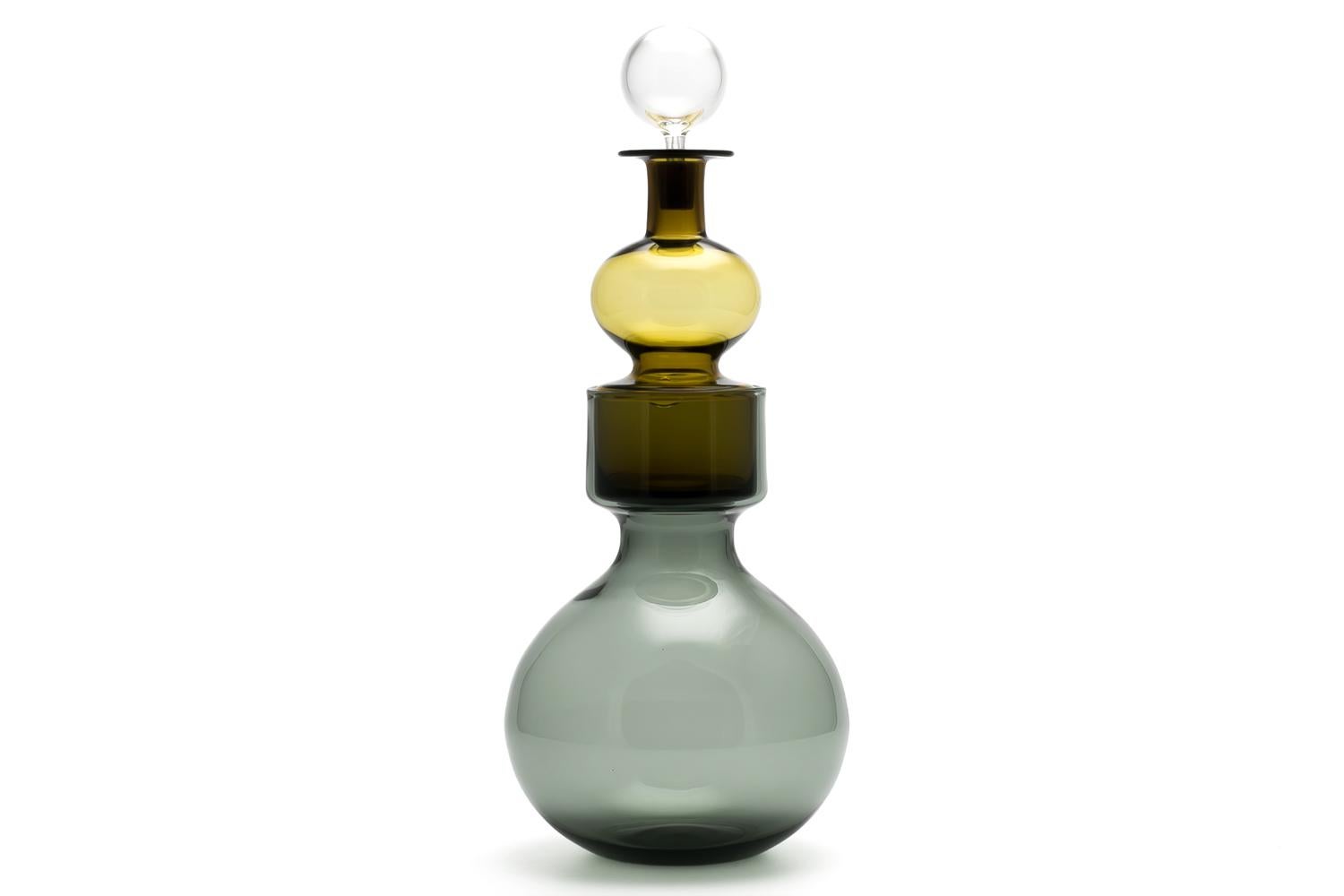 Designed in 1957. 
Manufactured from 1957 to 1968.
One of Kai Franck's representative works, it was exhibited at the 1957 Milan Triennale, where it won the Grand Prix.
Designed as a product for everyday use, its beautiful form and high level of