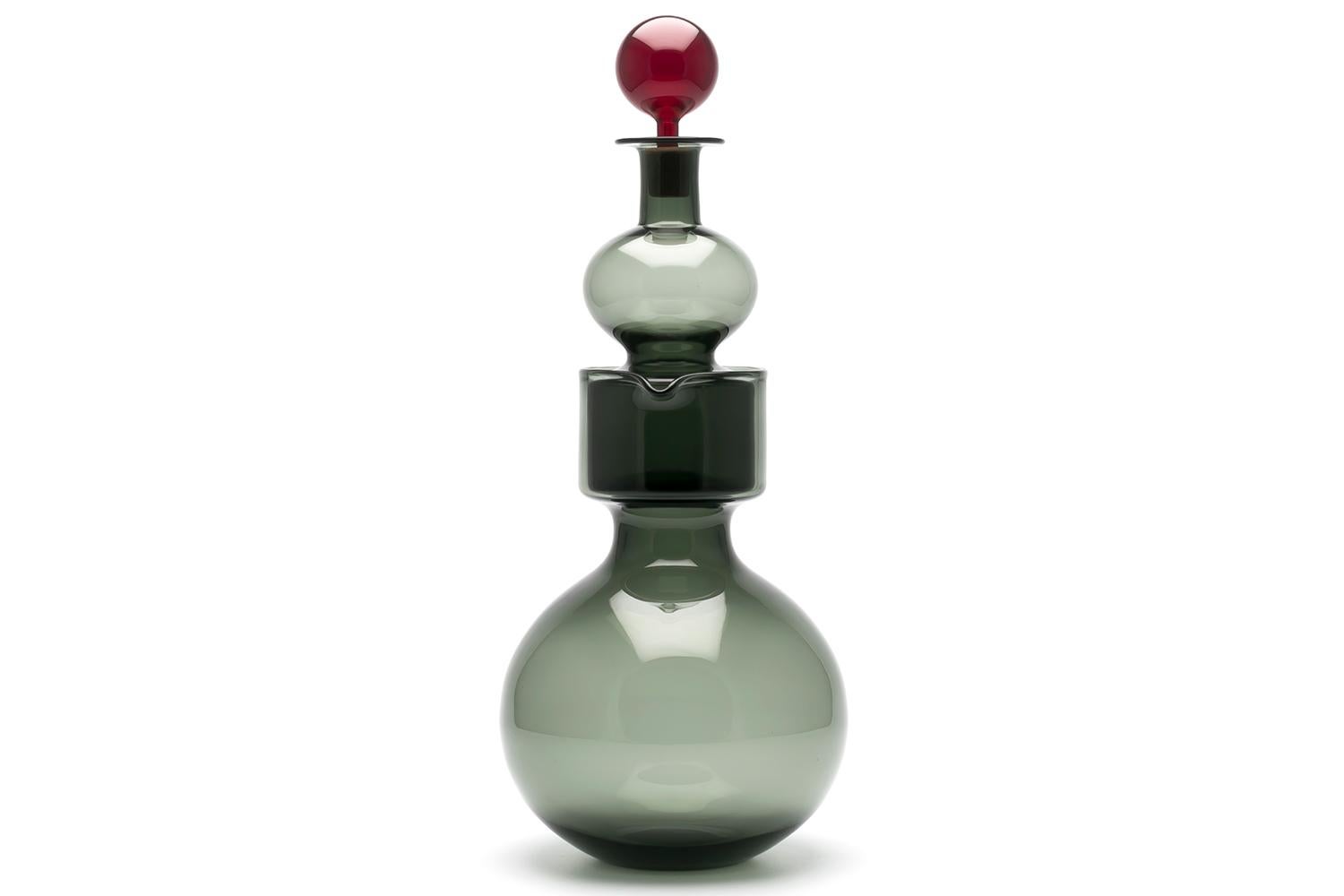Designed in 1957. 
Manufactured from 1957 to 1968.
One of Kai Franck's representative works, it was exhibited at the 1957 Milan Triennale, where it won the Grand Prix.
Designed as a product for everyday use, its beautiful form and high level of