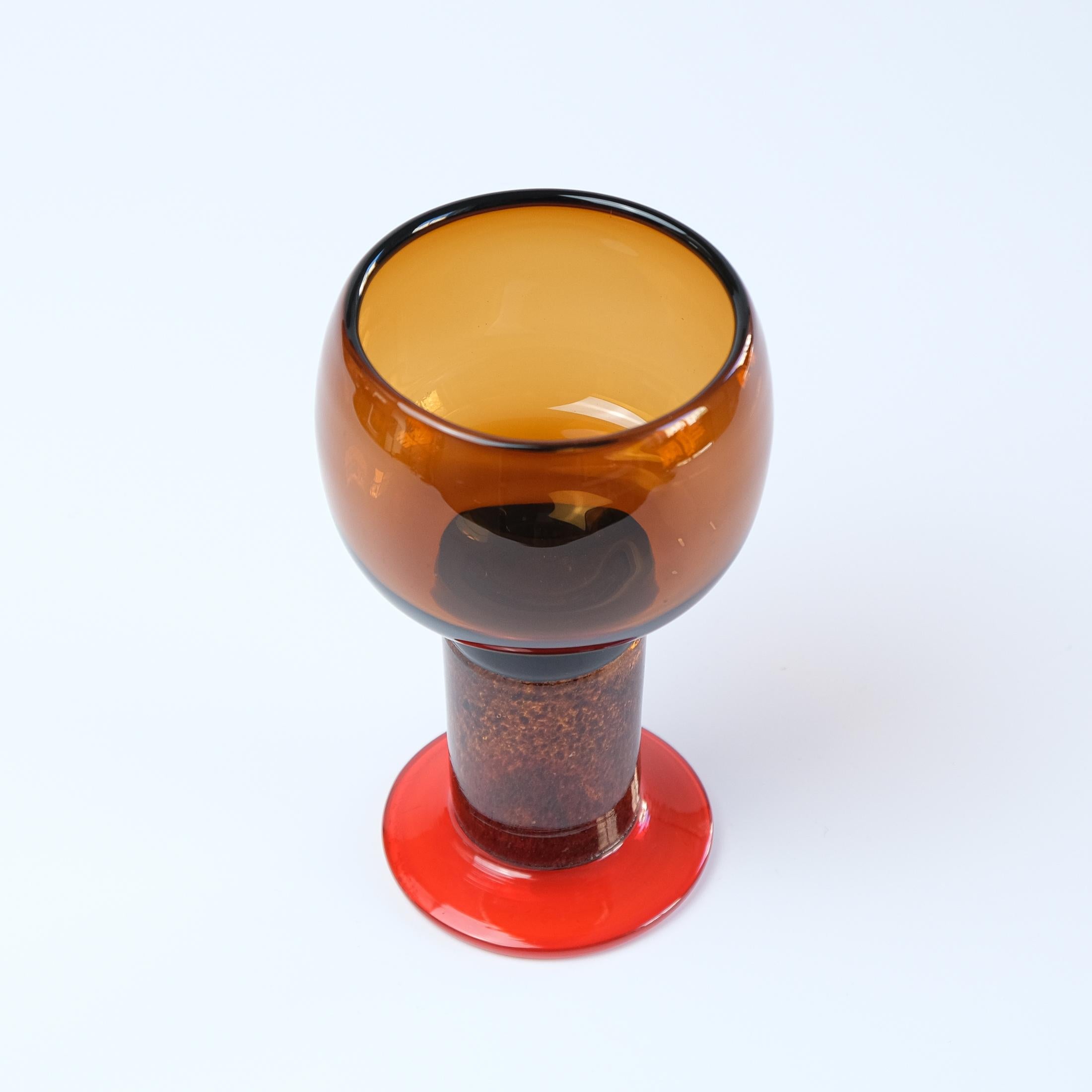 Nous vous proposons un superbe exemple du design intemporel de Kaj Franck pour Nuutajärvi Notsjö - le célèbre gobelet KF539 