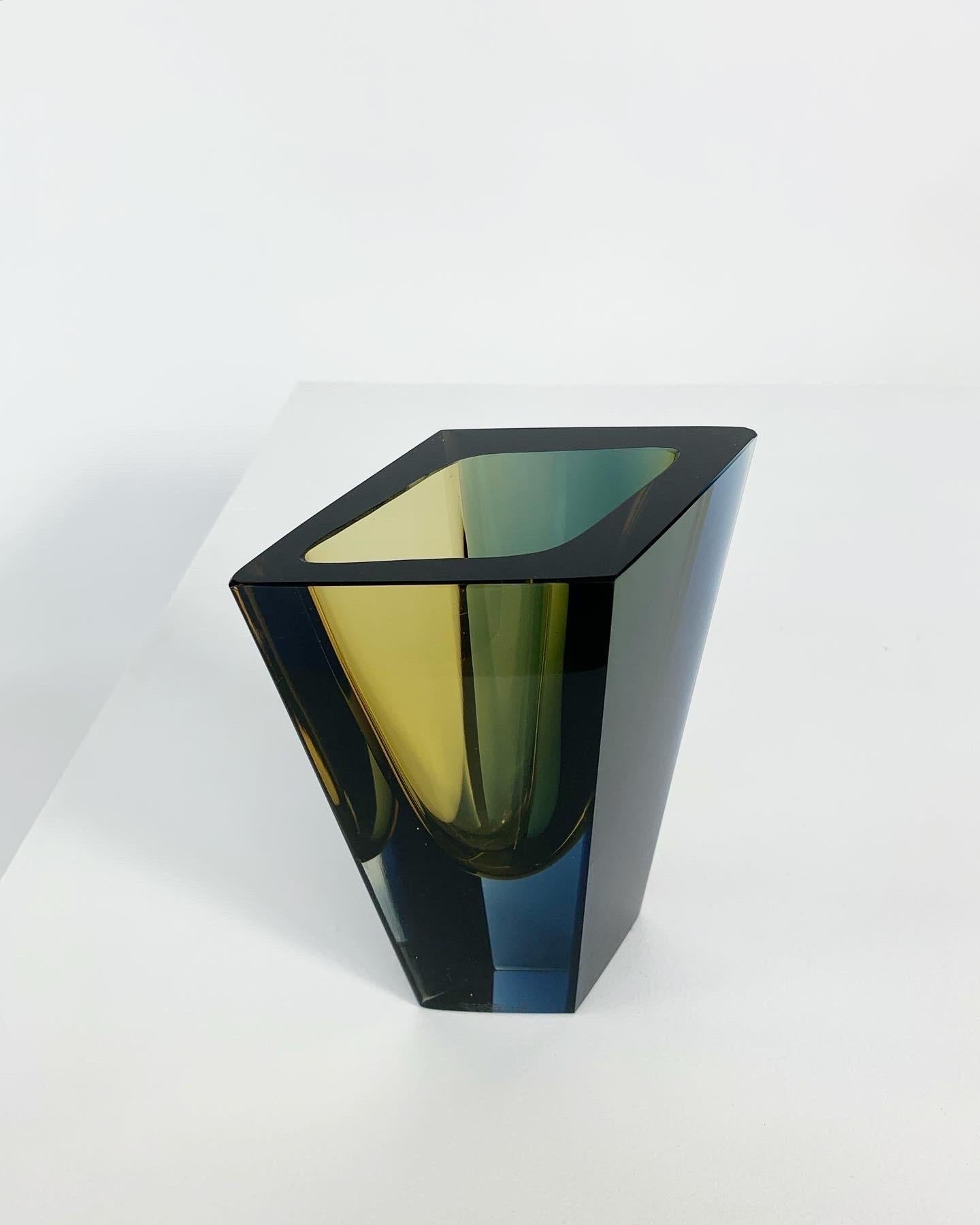 Mid-Century Modern Kaj Franck Prisma Vase Crystal Glass Nuutajärvi Notsjö Finland, 1964 For Sale