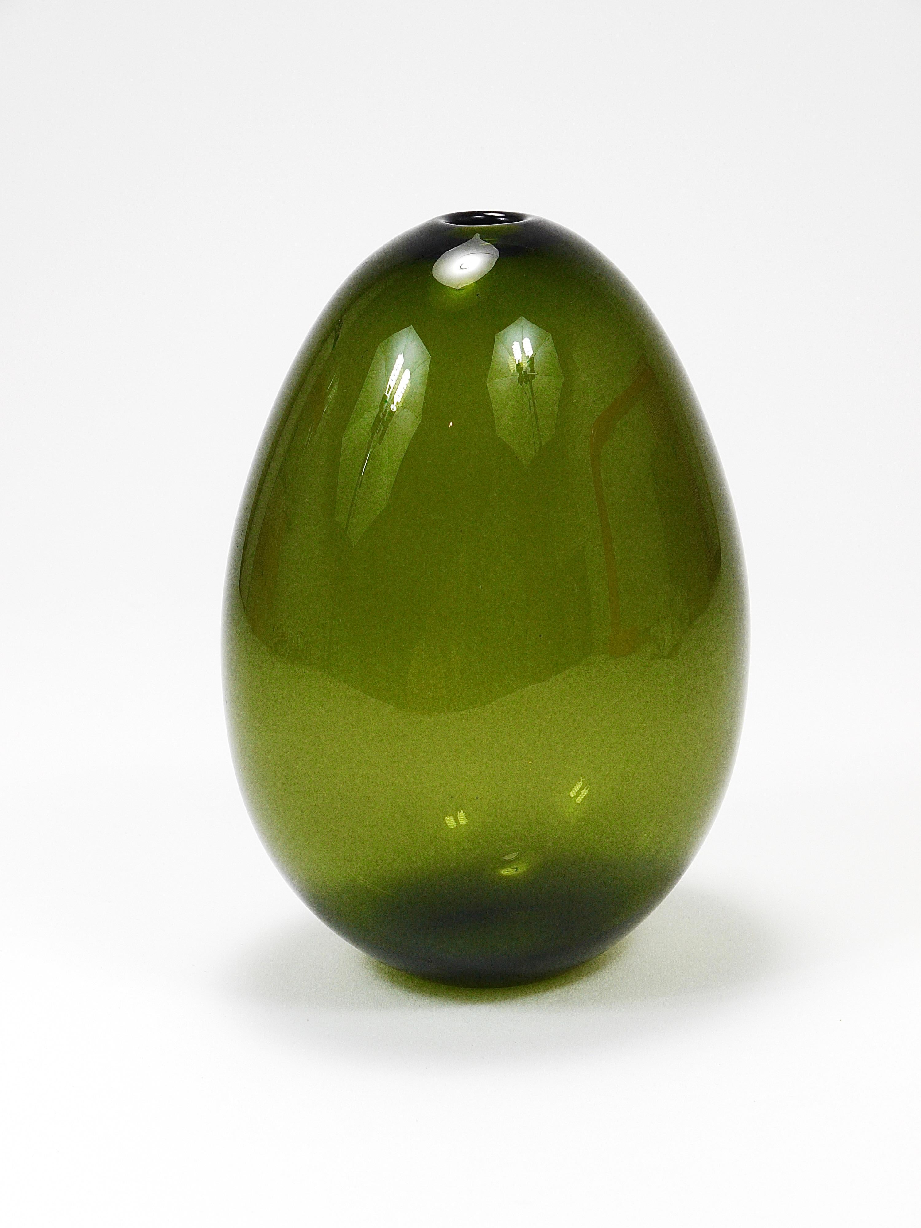 Finlandais Kaj Franck Saippuakupla Vase en verre d'art à bulles de savon vertes, Nuutajärvi Finlande en vente