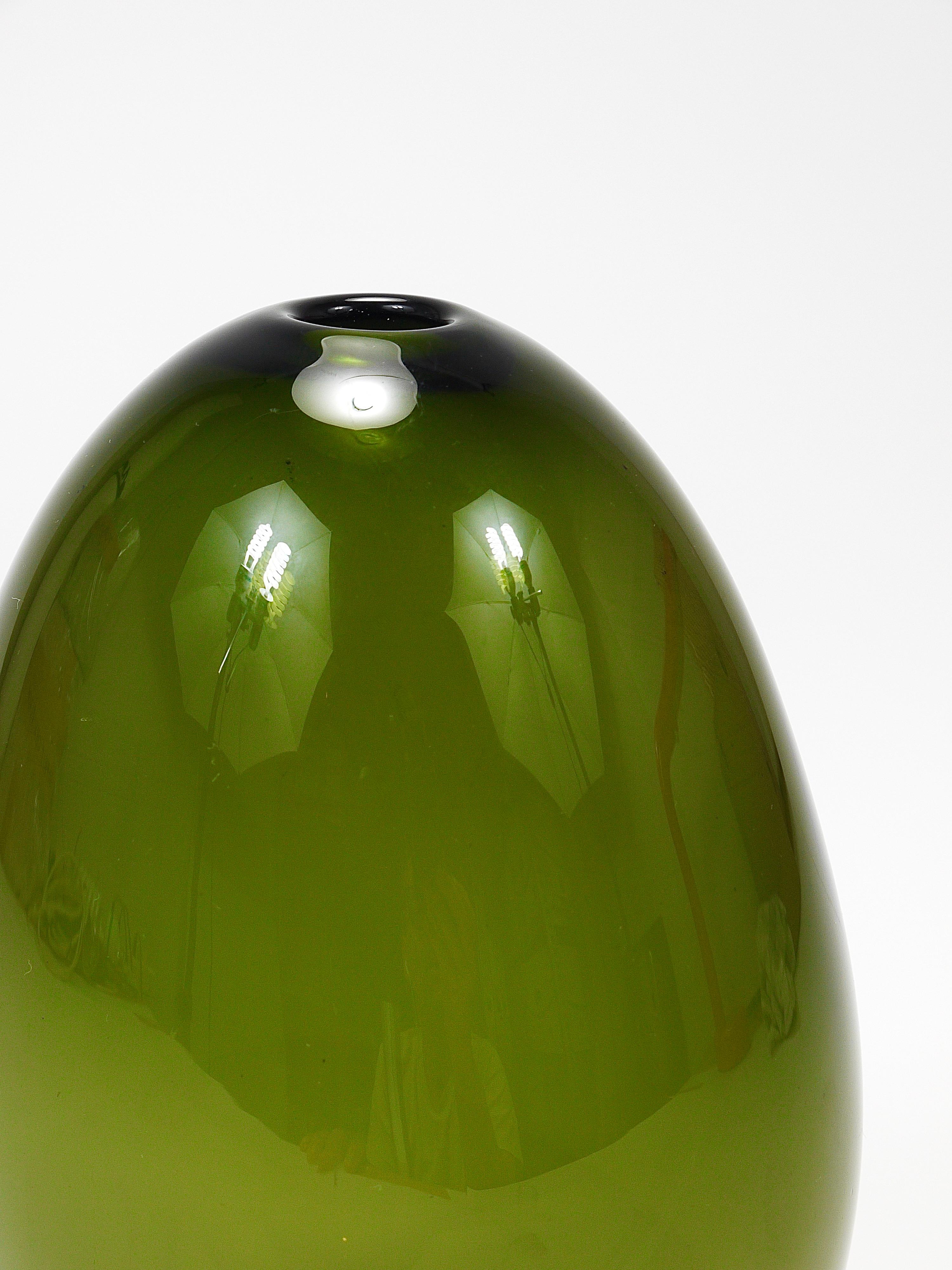 20ième siècle Kaj Franck Saippuakupla Vase en verre d'art à bulles de savon vertes, Nuutajärvi Finlande en vente