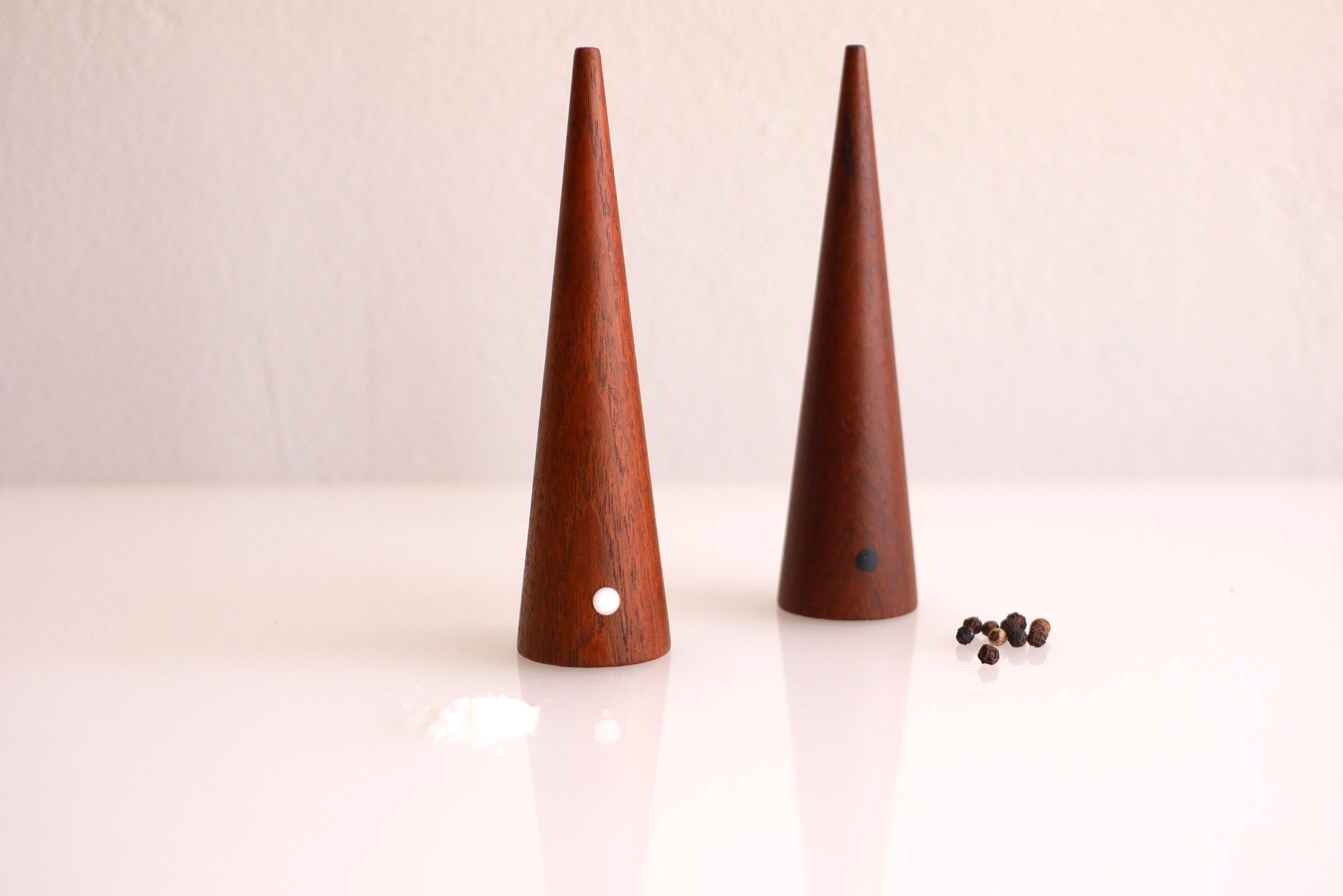 Kaj Frank Mid-century modern teak salt and pepper shaker set In Good Condition In Skarpnäck, SE