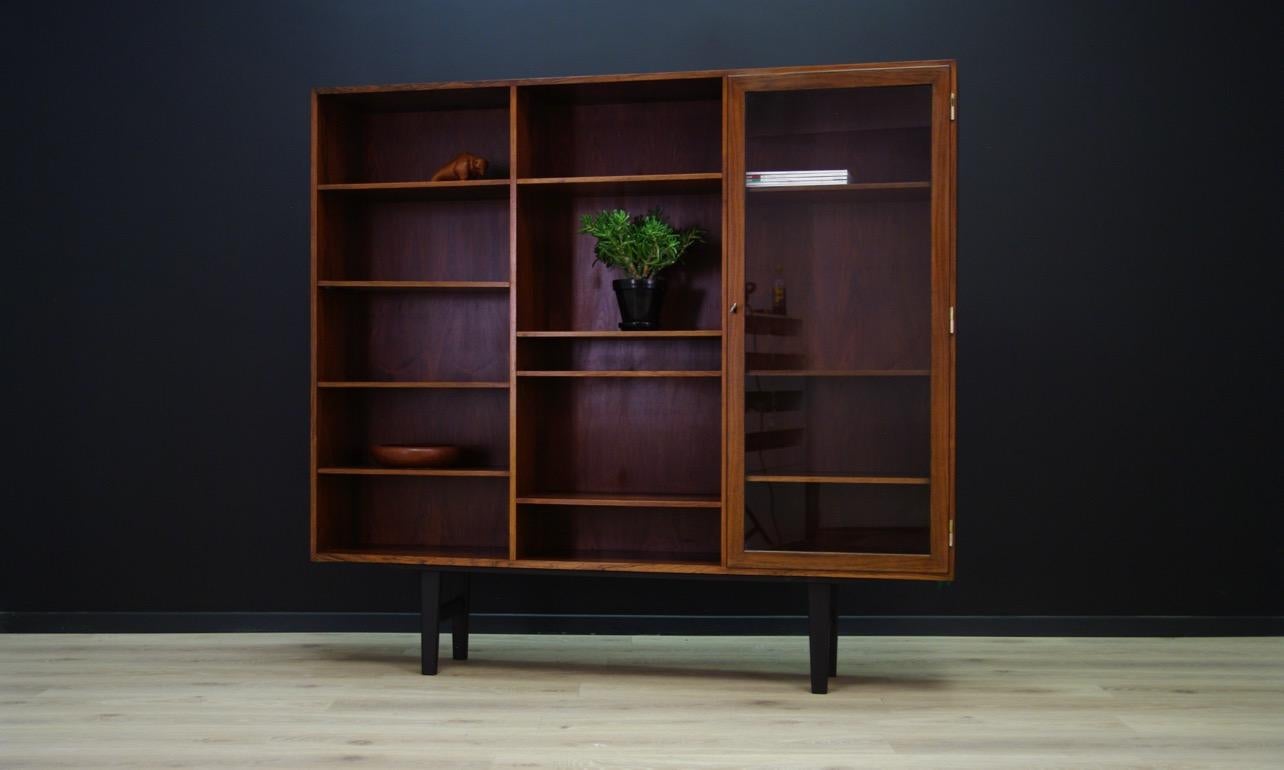 A spacious bookcase - library from the 1960s - Scandinavian design, designed by Kaj Winding. Bookcase finished with rosewood veneer. An additional advantage are the glass door and the possibility of adjusting the shelves. Preserved in good condition