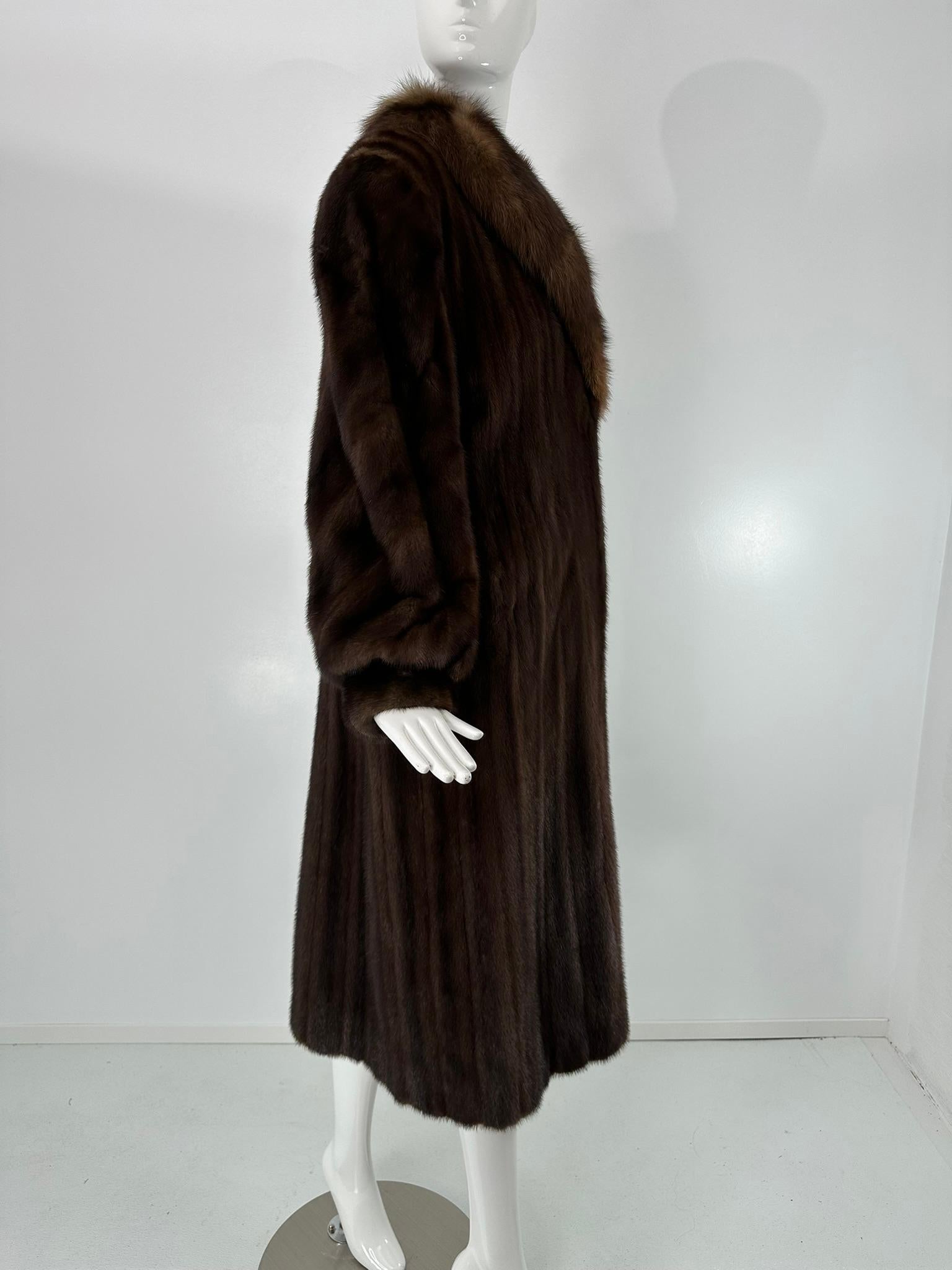 Pellicce Kakas Boston Cappotto completo in pelliccia di visone e zibellino color oro mogano anni '90 S.I.M. in vendita 7