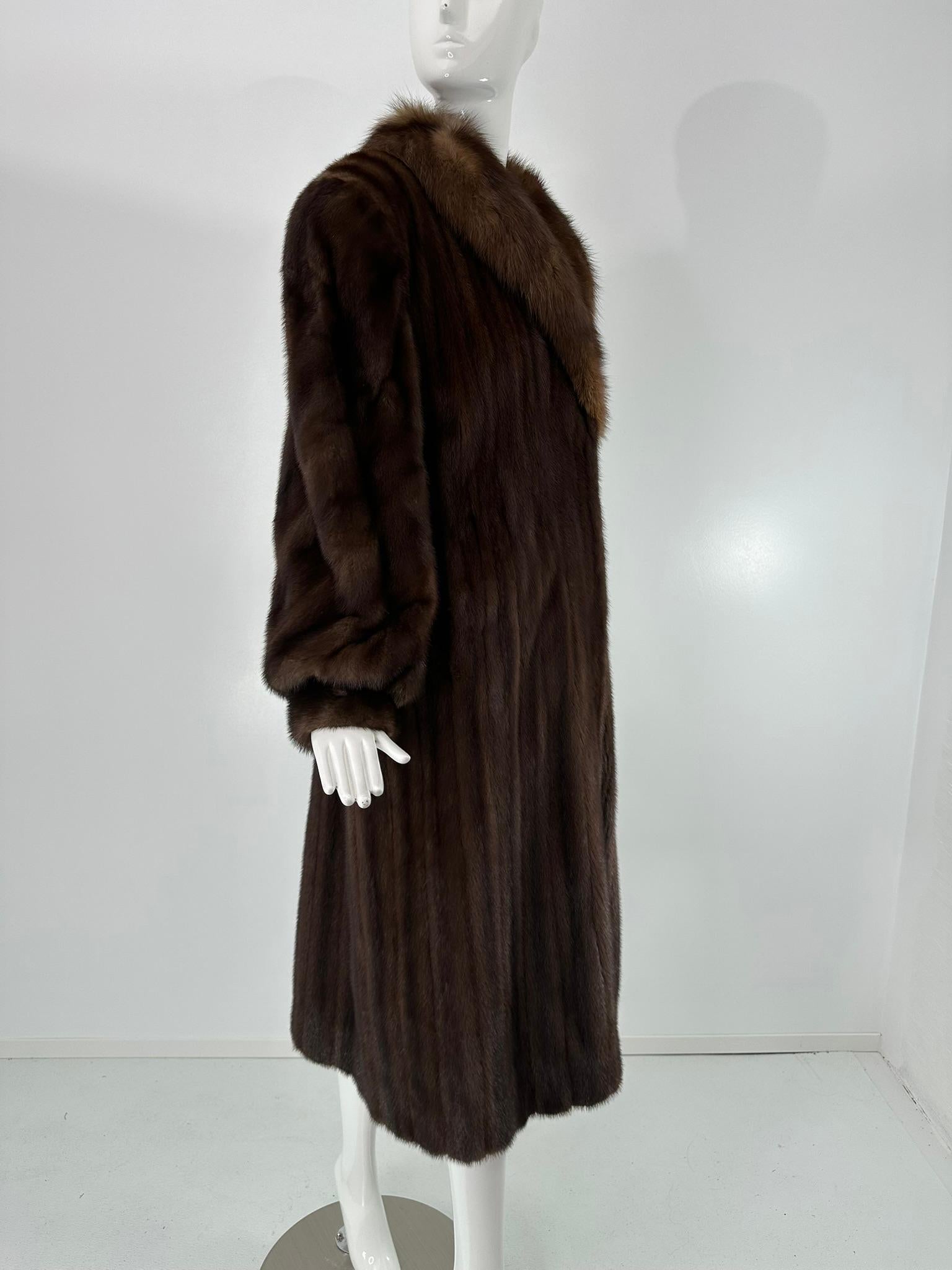 Pellicce Kakas Boston Cappotto completo in pelliccia di visone e zibellino color oro mogano anni '90 S.I.M. in vendita 8