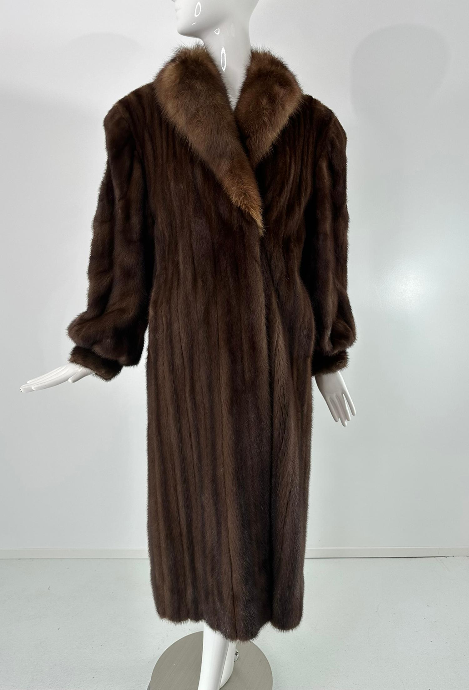 Pellicce Kakas Boston Cappotto completo in pelliccia di visone e zibellino color oro mogano anni '90 S.I.M. in vendita 11