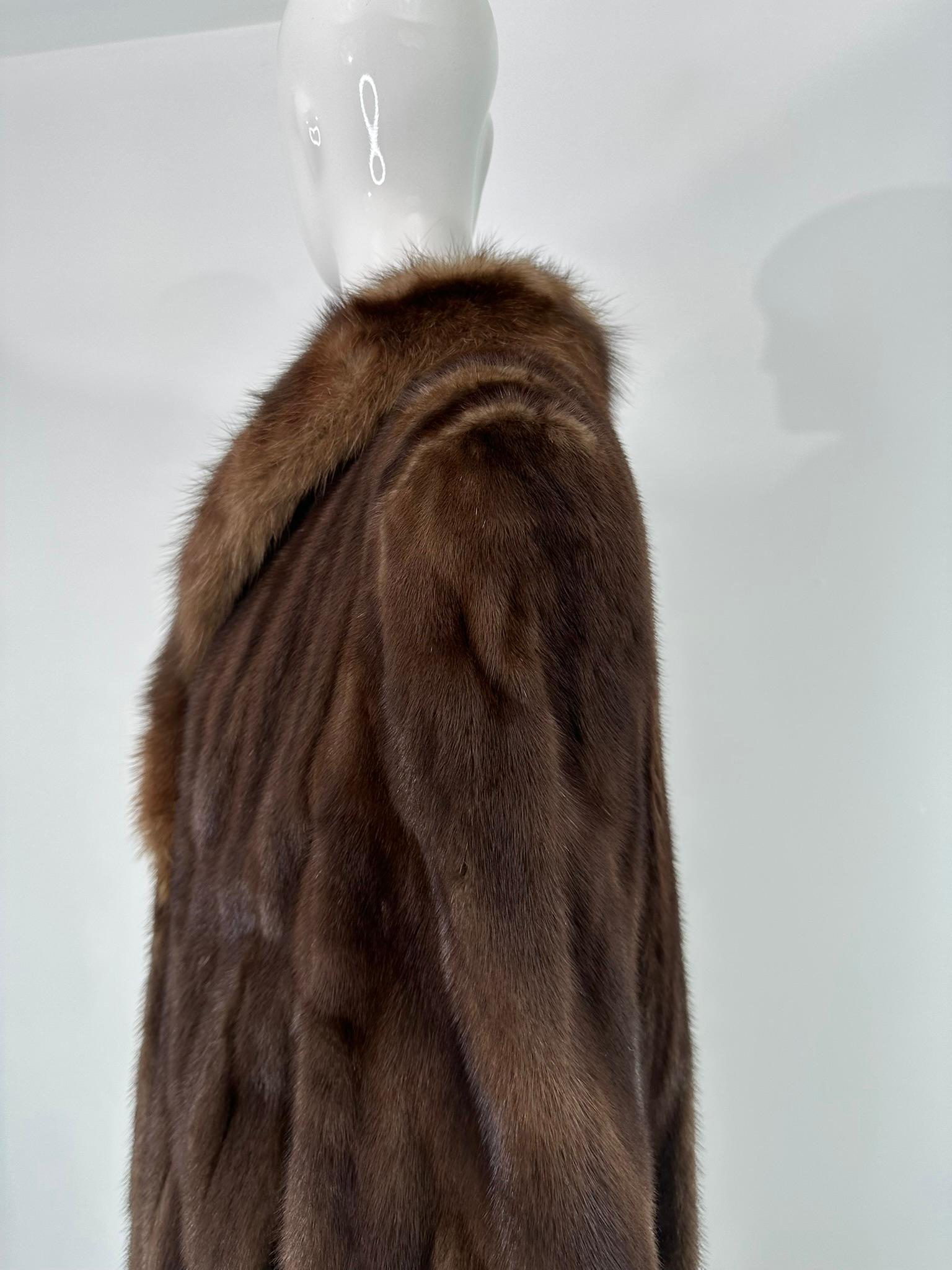 Pellicce Kakas Boston Cappotto completo in pelliccia di visone e zibellino color oro mogano anni '90 S.I.M. in vendita 12