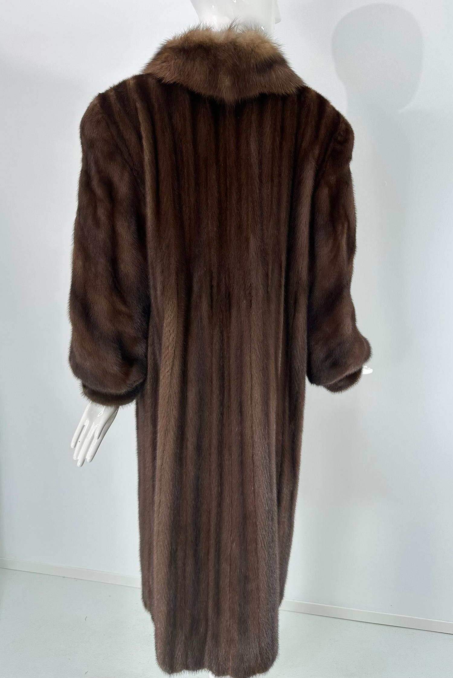 Pellicce Kakas Boston Cappotto completo in pelliccia di visone e zibellino color oro mogano anni '90 S.I.M. in vendita 13