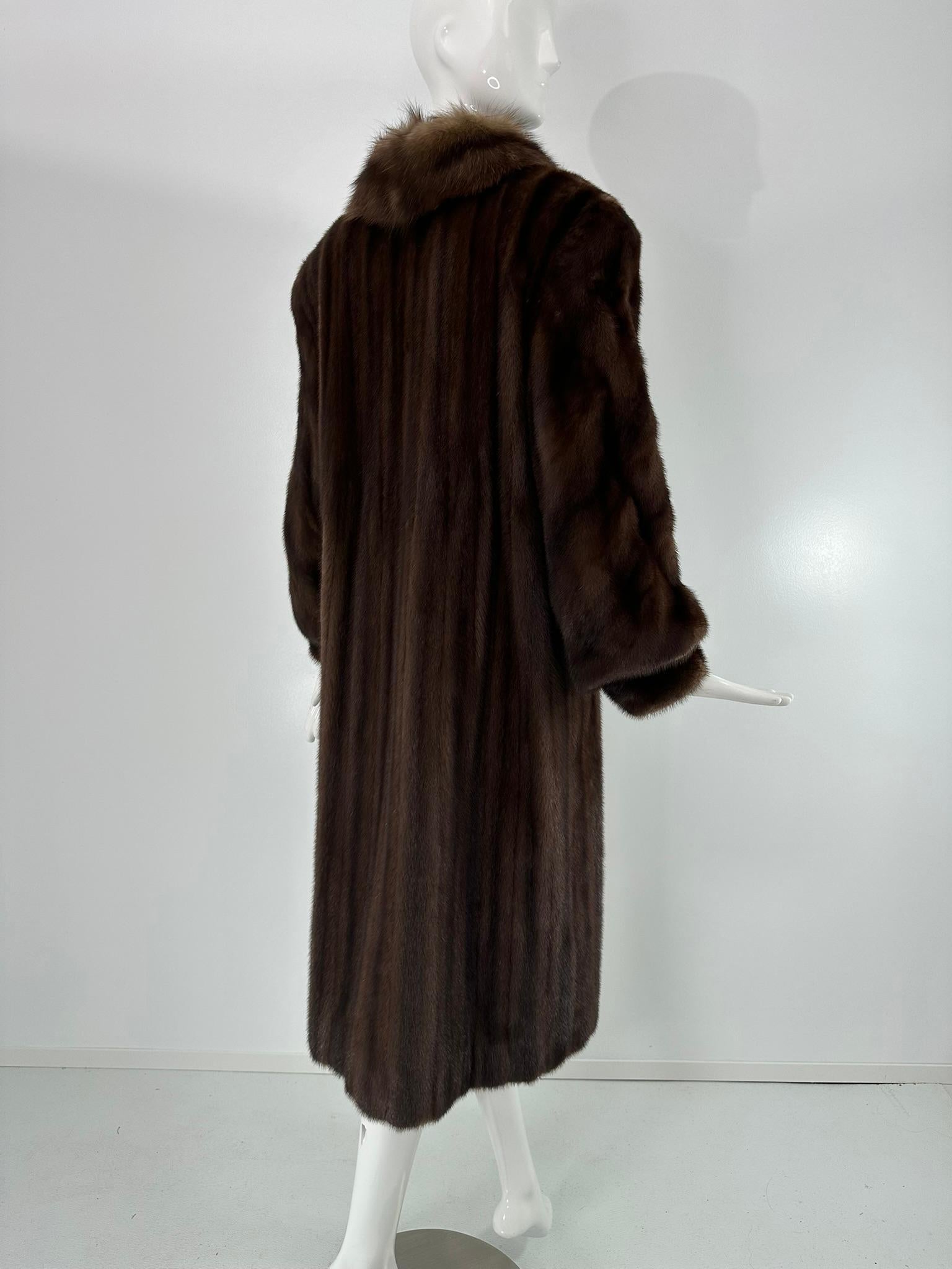 Pellicce Kakas Boston Cappotto completo in pelliccia di visone e zibellino color oro mogano anni '90 S.I.M. in vendita 4