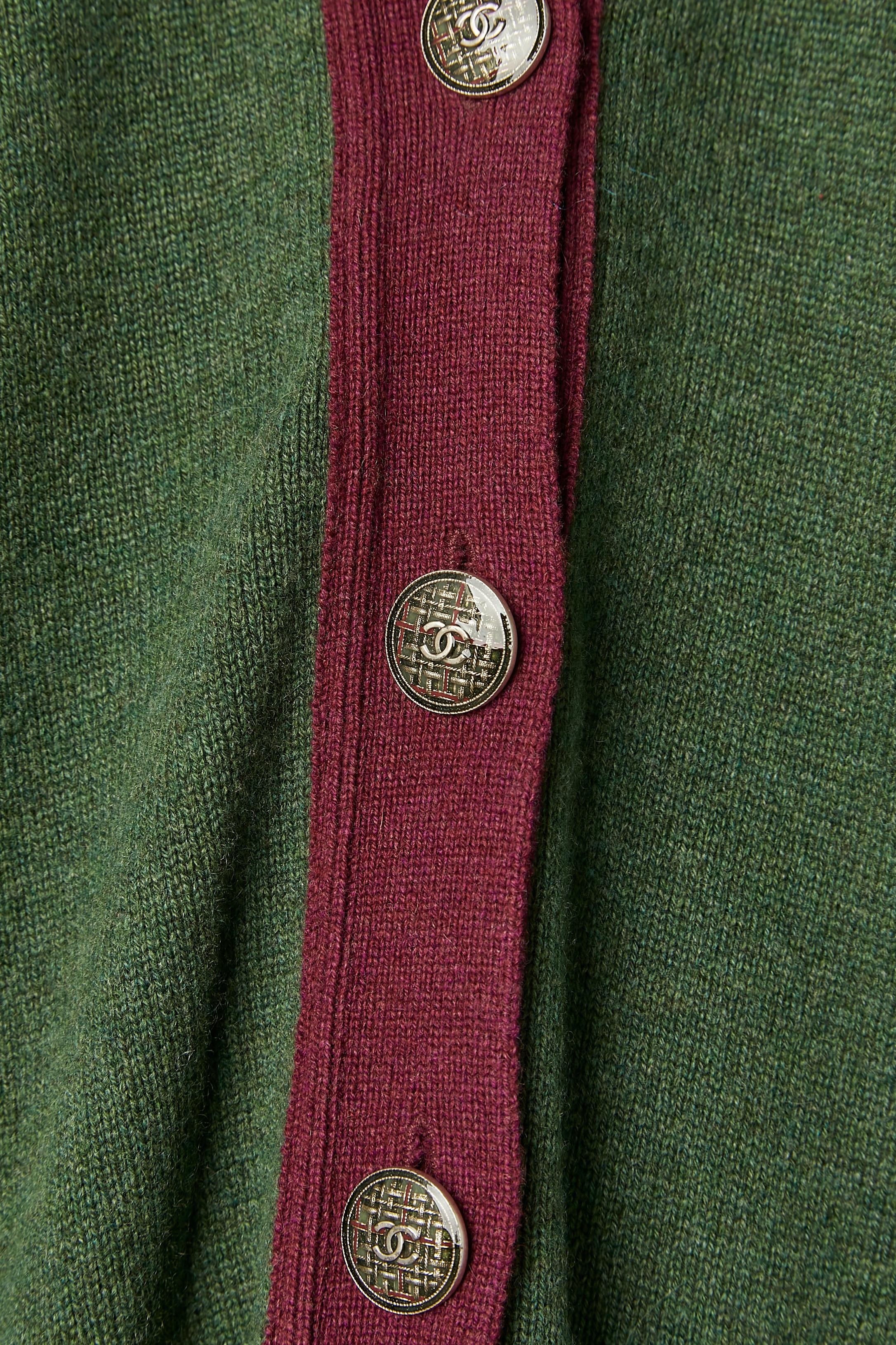 Kaki cashmere knit cardigan with purple edge and branded buttons Chanel  In Excellent Condition For Sale In Saint-Ouen-Sur-Seine, FR