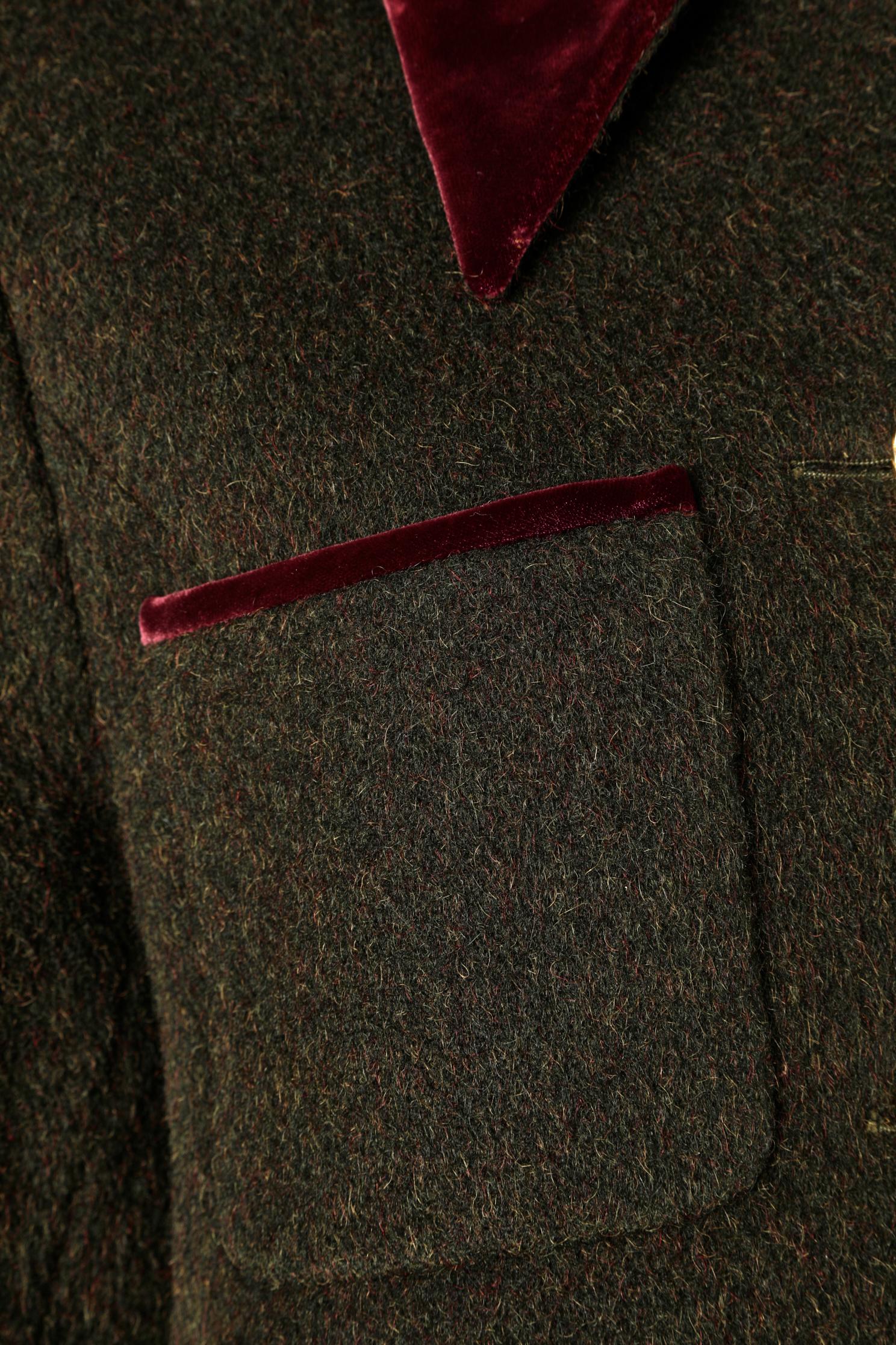 Kaki wool coat with burgundy silk velvet collar and piping Chanel Boutique  1