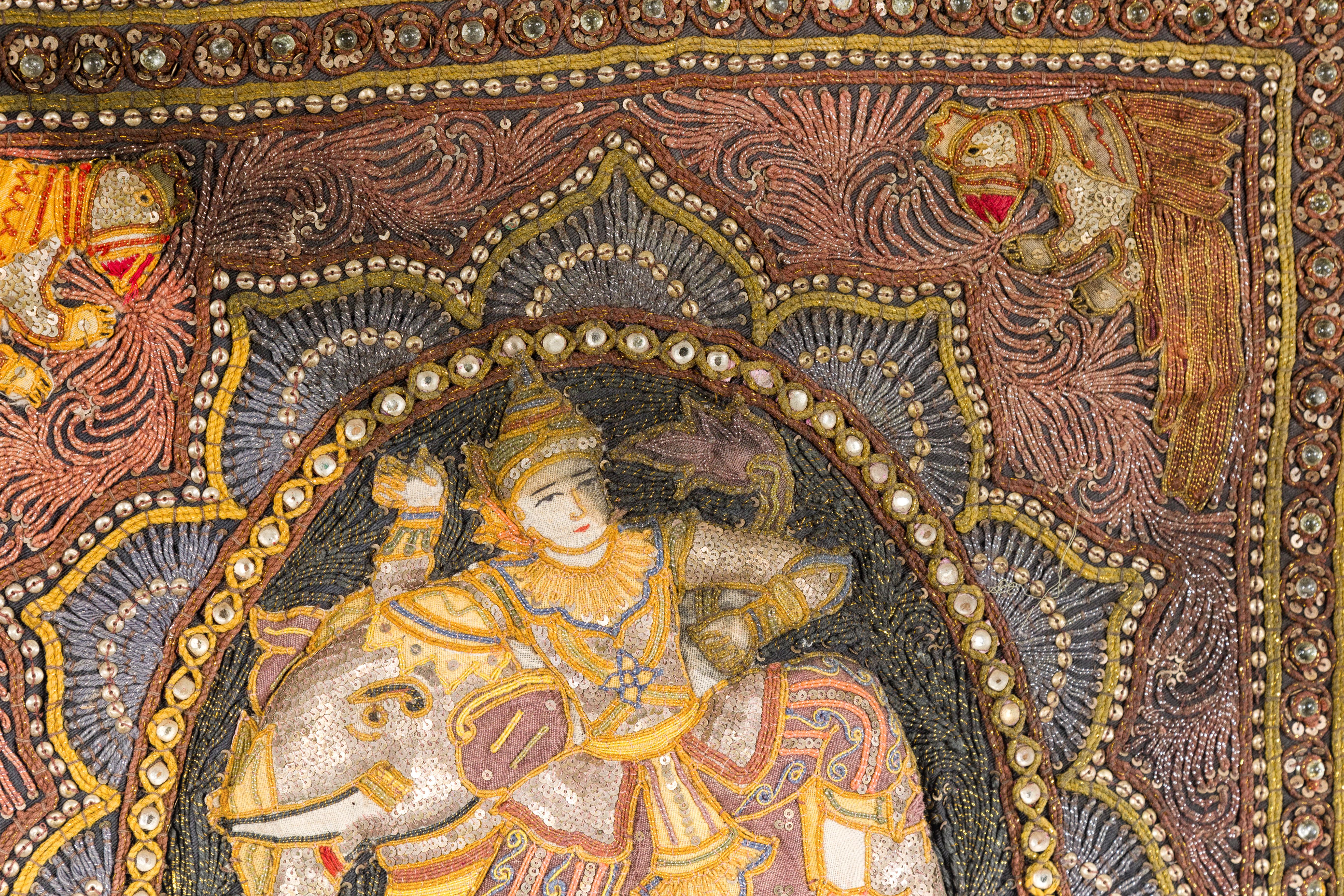 Kalaga-Wandteppich des 19. Jahrhunderts mit Steinen, Pailletten und buntem Faden (Handgewebt) im Angebot