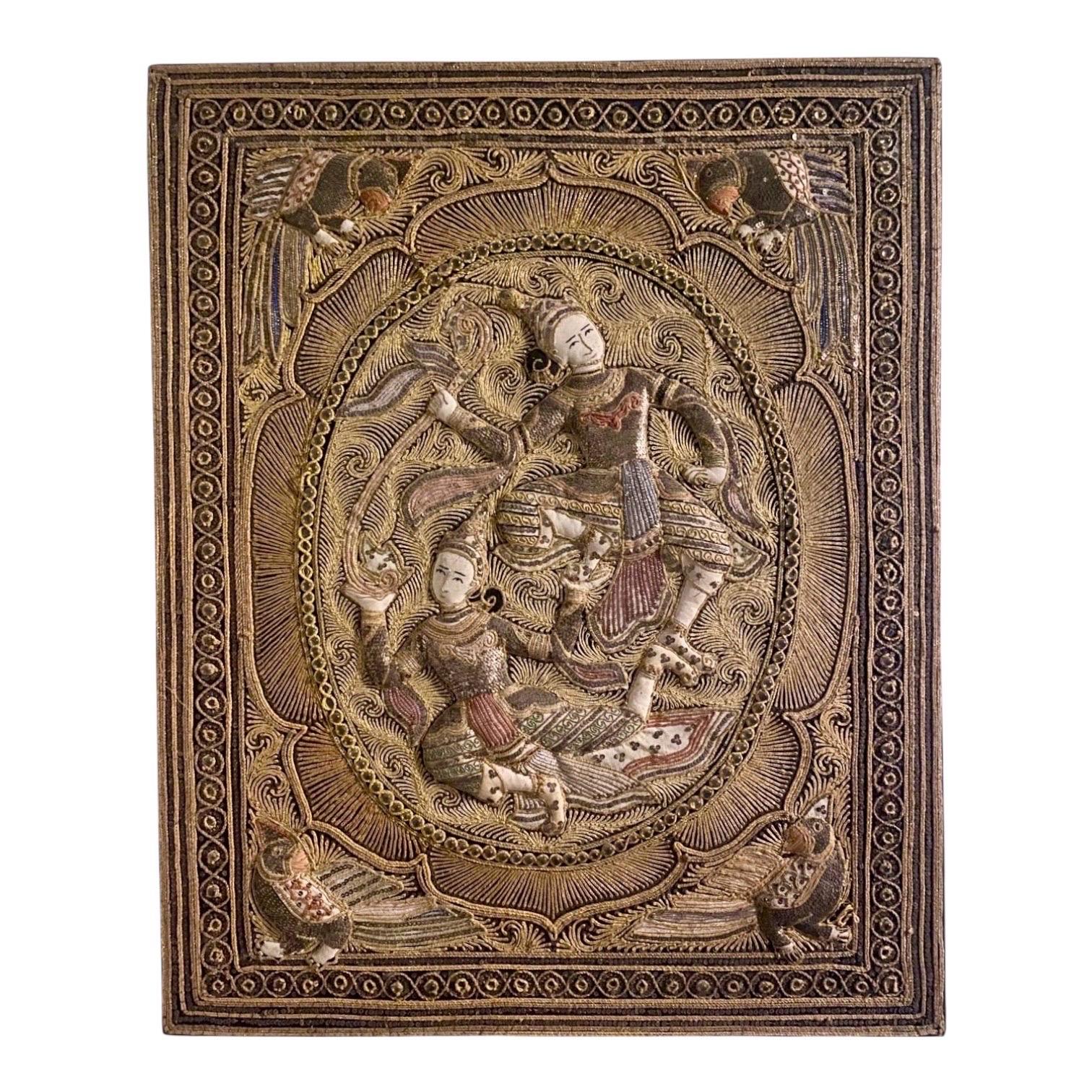 Arazzo birmano Kalaga - danzatori e pappagalli - metà del 20° - Birmania Myanmar Asia in vendita 2