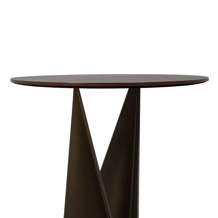 Veneer Kalan Side Table with Raw Metal Polyhedrons Base and Mahogany Wood For Sale