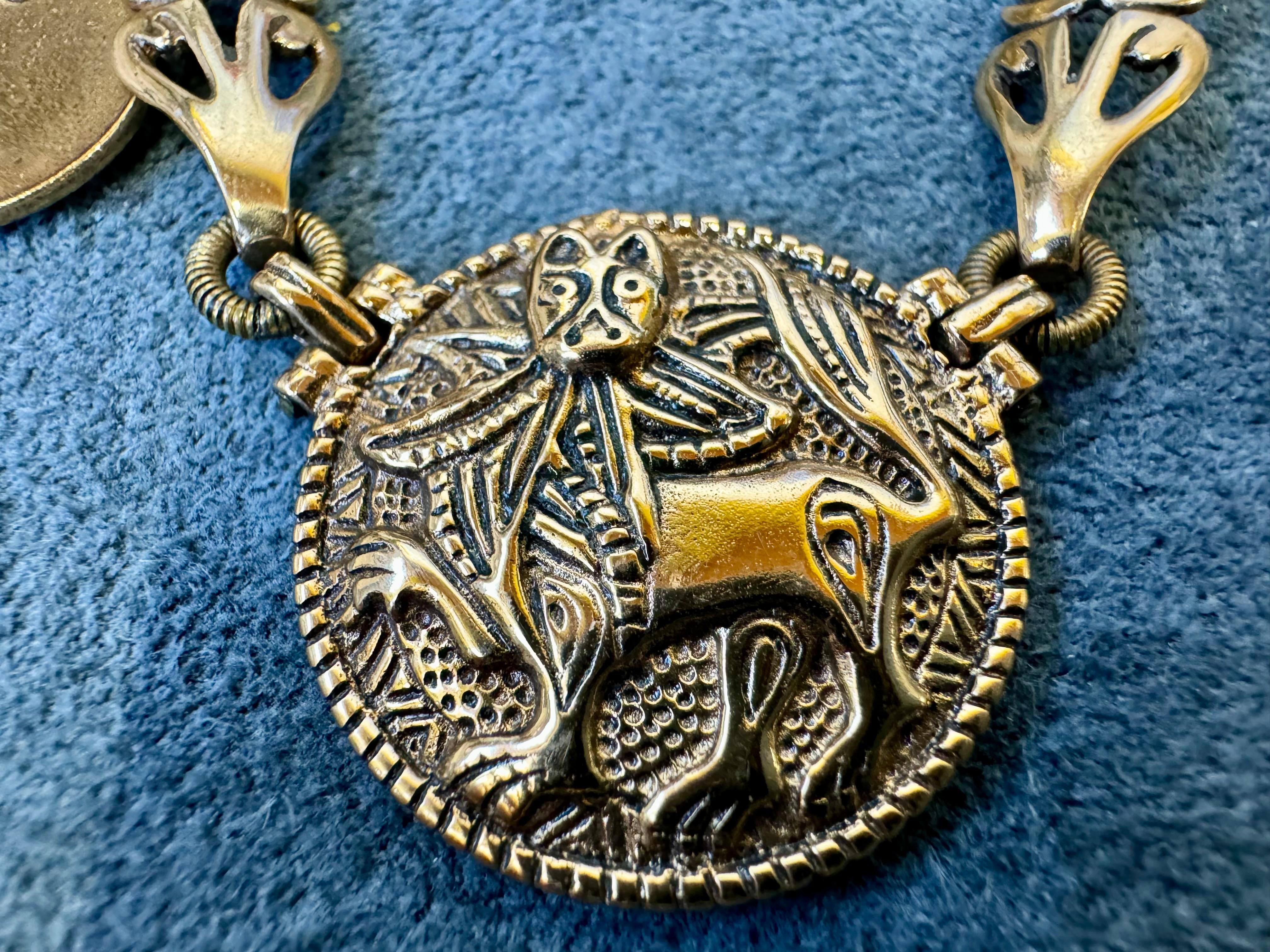 New unused jewelry set.

Kalevala Koru Finland
Necklace
A bracelet
Earrings

Kalevala Jewelry Sun Lion Necklace, Bracelet and Earrings.
Necklace 44cm Bracelet 18.5cm bronze
The jewel's lion, whose mane spreads like the rays of the sun, has its