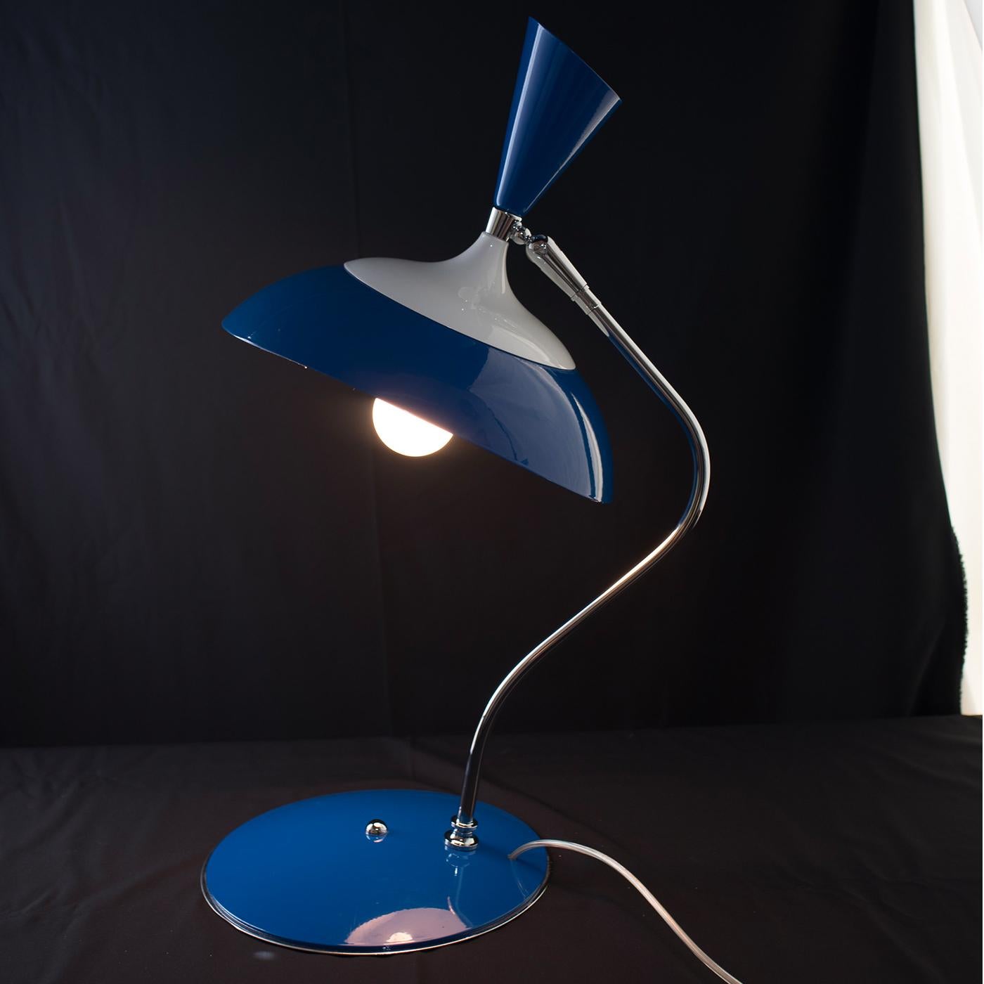 Kalì table lamp by Romoli Illuminazione.