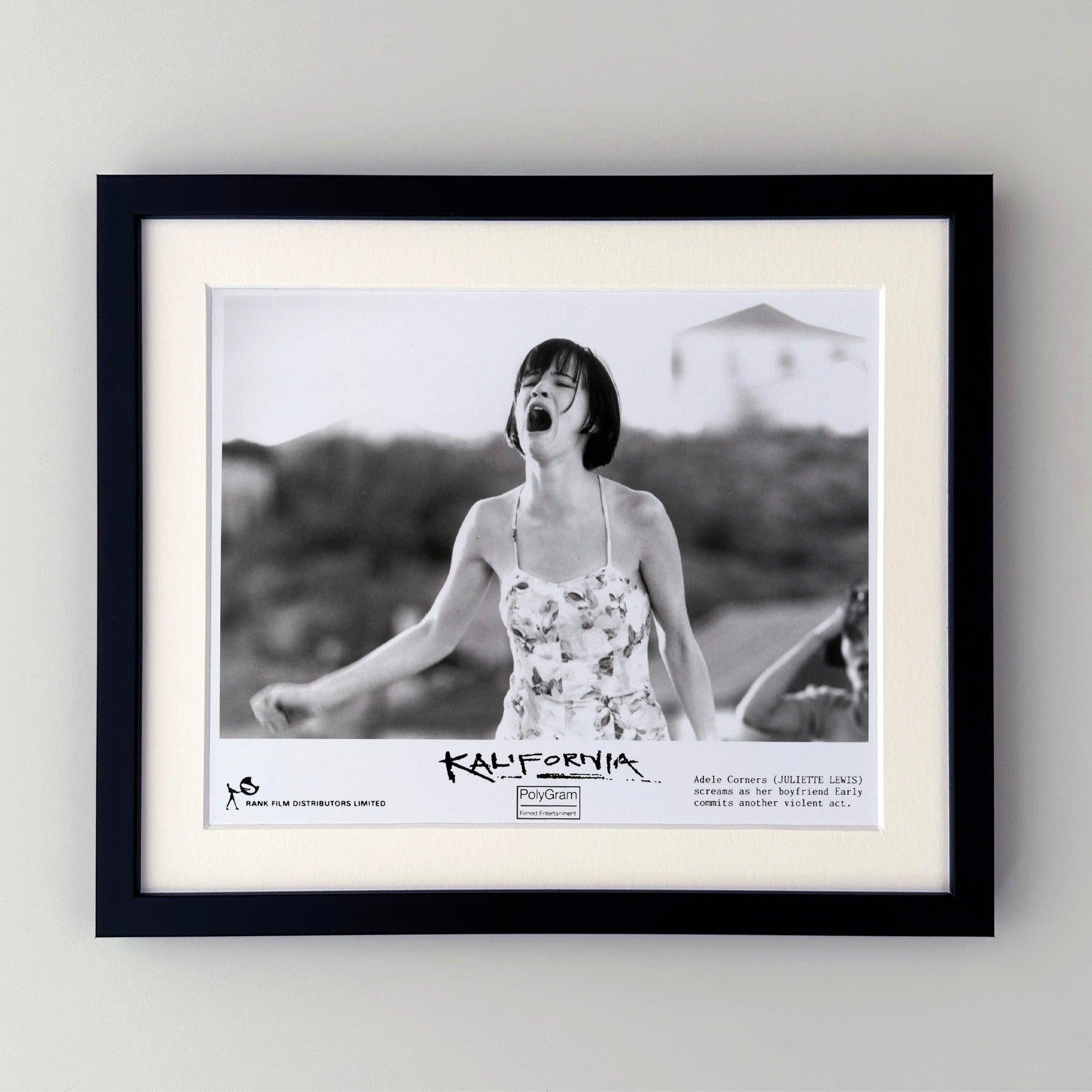 Photo publicitaire originale de 8x10 inches pour Kalifornia (1993) avec Brad Pitt, Juliette Lewis et David Duchovny.

Les photos de publicité (film/production) ont été créées pour aider les studios à promouvoir leurs nouveaux films. Les photos ont
