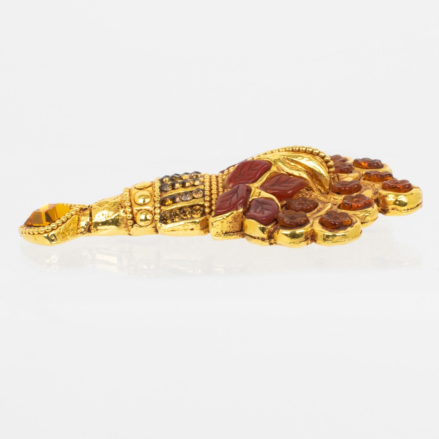 Broche florale Kalinger en résine dorée et cabochons en vente 1