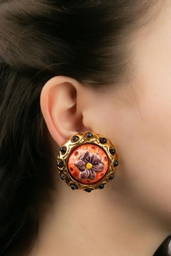 Pendientes de clip de metal dorado y cerámica Kalinger