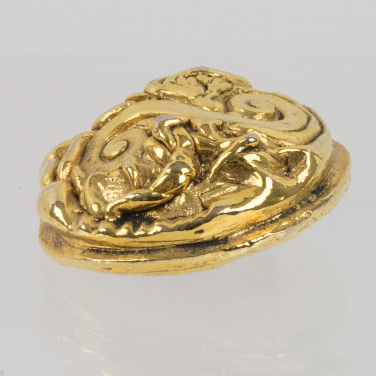 Kalinger Paris Carved Gilt Resin Clip Earrings in vendita 3