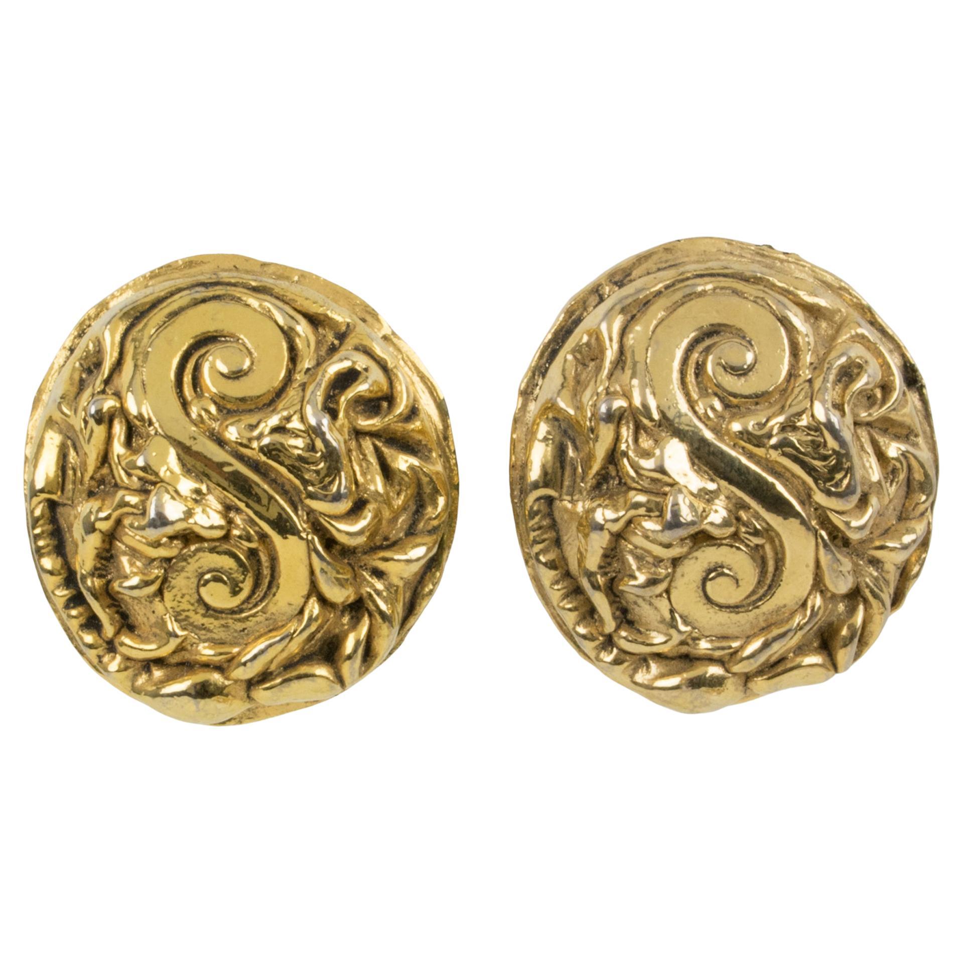 Kalinger Paris Carved Gilt Resin Clip Earrings in vendita