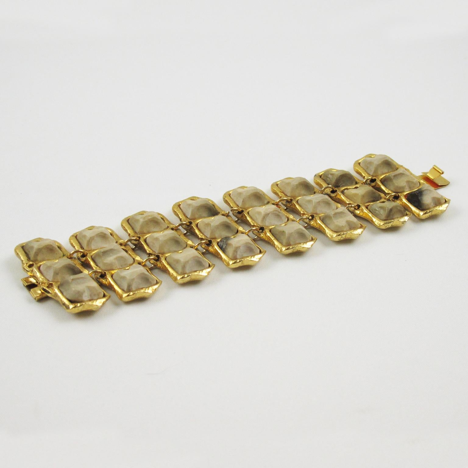 Moderniste Kalinger Bracelet à maillons en métal doré et résine semblable à du marbre, Paris en vente