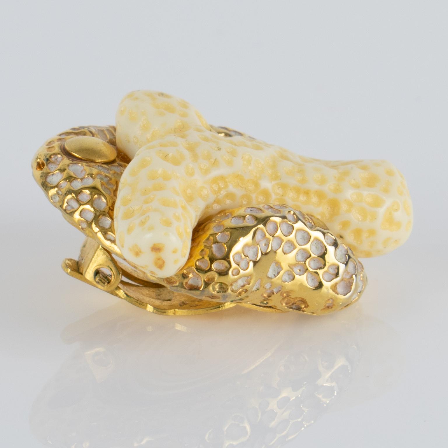 Pendientes de clip de oro y resina de imitación coral Kalinger Paris en venta 2