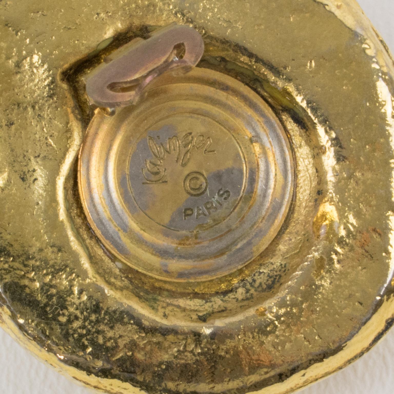 Kalinger Paris Übergroße geschnitzte Clip-Ohrringe aus vergoldetem Harz für Damen oder Herren im Angebot