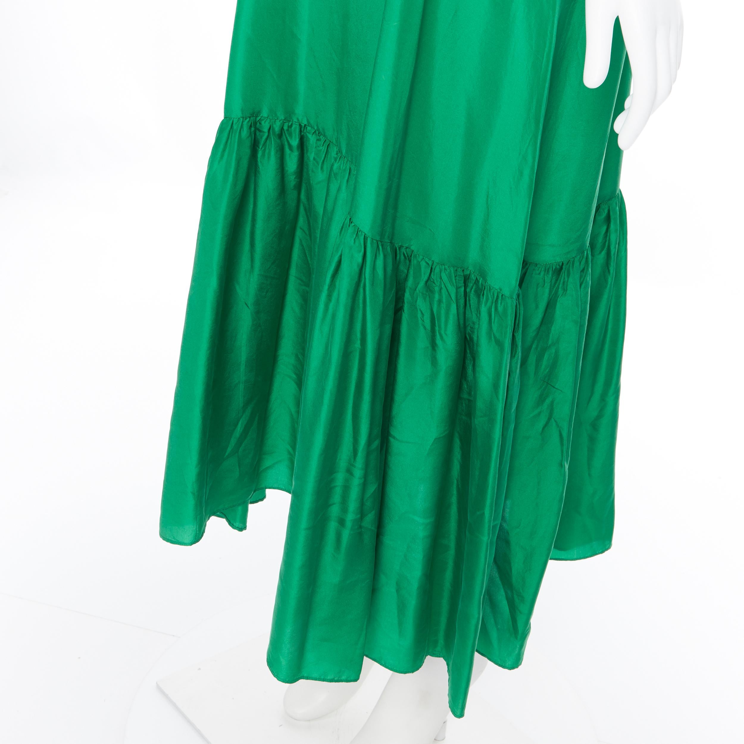 KALITA 100% silk kelly green tiered flared hem tie spaghetti strap maxi dress XS
Brand: Kalita
Model Name / Style: Silk dress
Material: Silk
Color: Green
Pattern: Solid
Extra Detail: Self tie spaghetti straps. Sleeveless. Scoop neck neckline.