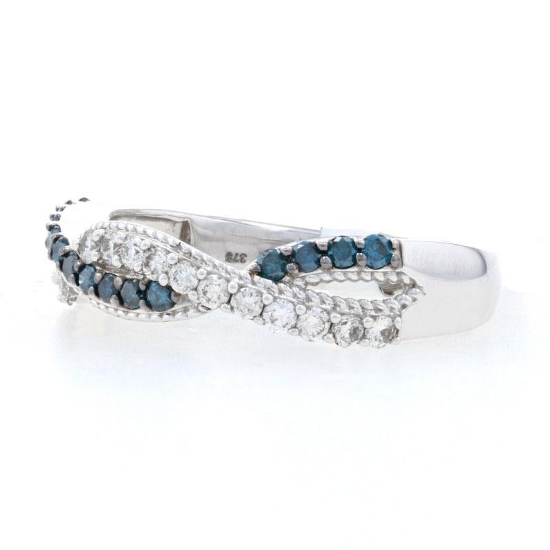 Kallati Blauer Diamant-Twist-Ring - Weißgold 9k Rnd .60ctw Ehering Behandelt im Zustand „Neu“ im Angebot in Greensboro, NC