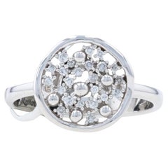 Kallati Bague cocktail grappe de diamants en or blanc 9 carats cercle ondulé