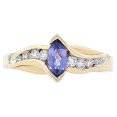 Kallati Bypass-Ring aus Gelbgold mit Tansanit und Diamanten - 9k Marquise-Schliff .50ctw