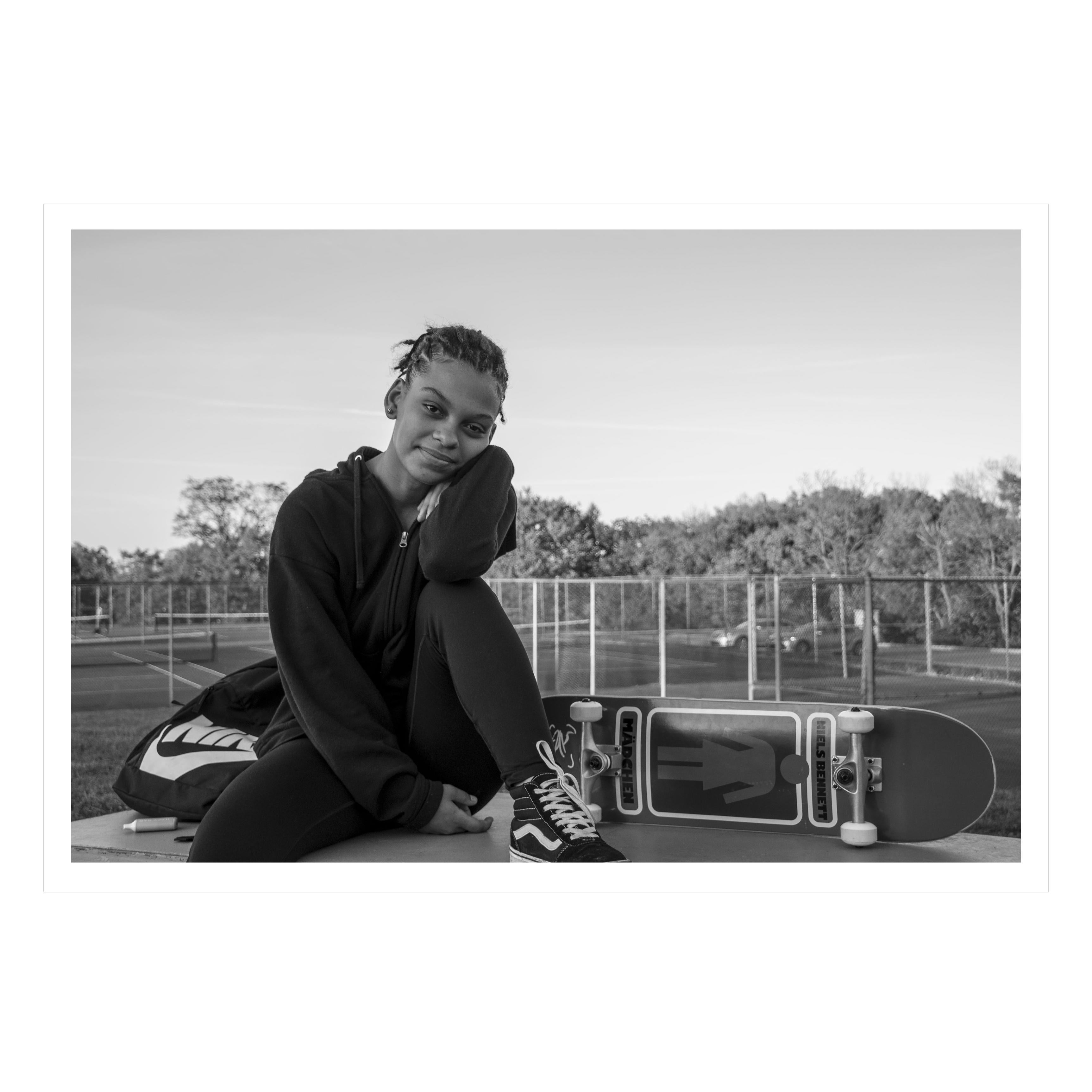 Herbst-Abend im Skate Park (40% OFF LIST PRICE) – Photograph von Kalli Brelsford