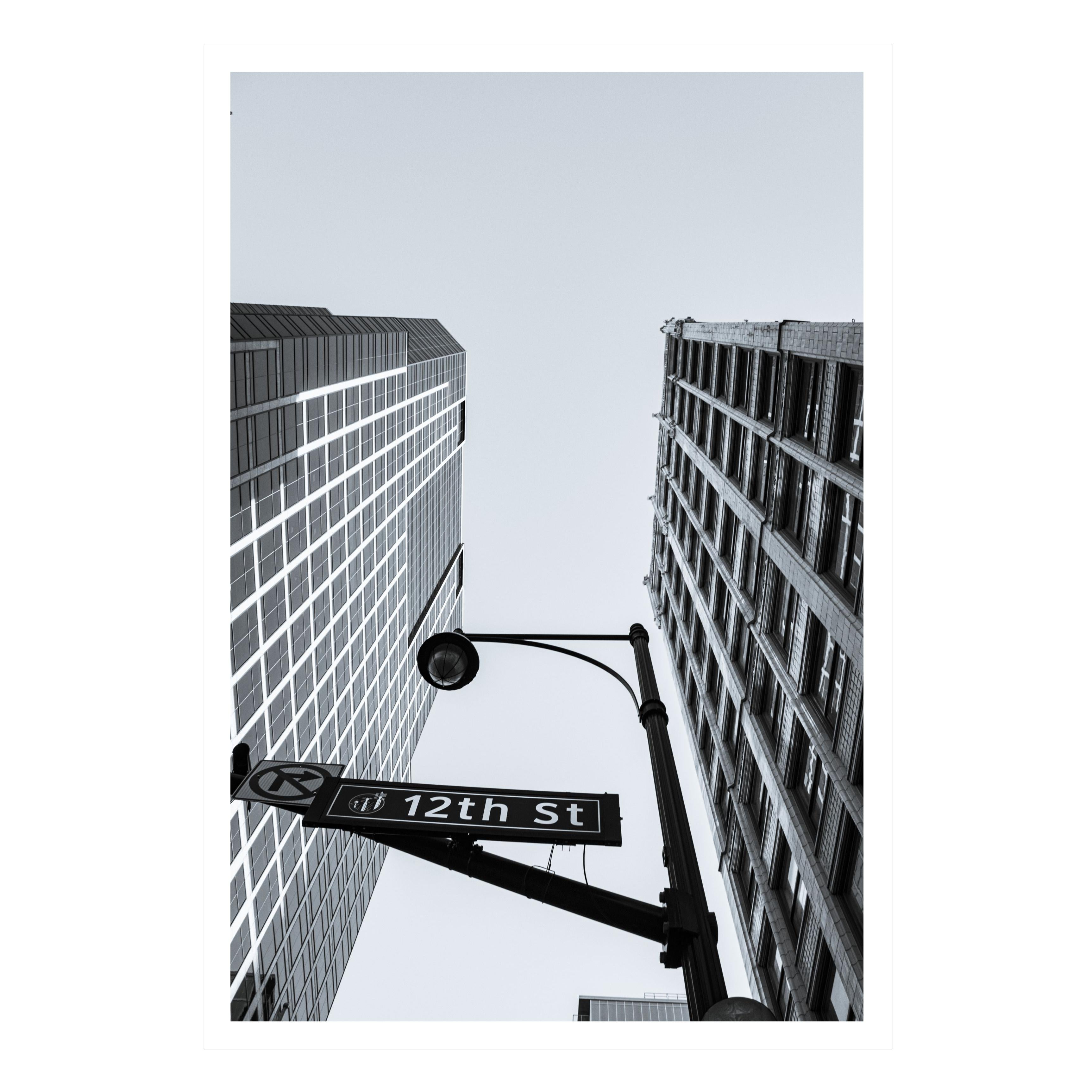 Vistas del centro - Mirando hacia arriba (40% DE DESCUENTO SOBRE EL PRECIO DE LISTA) - Photograph de Kalli Brelsford