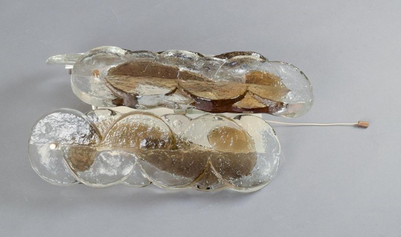 Kalmar, Österreich. Wandleuchte aus Kunstglas für drei Glühbirnen. Klares und braunes Glas im Zustand „Hervorragend“ im Angebot in Copenhagen, DK