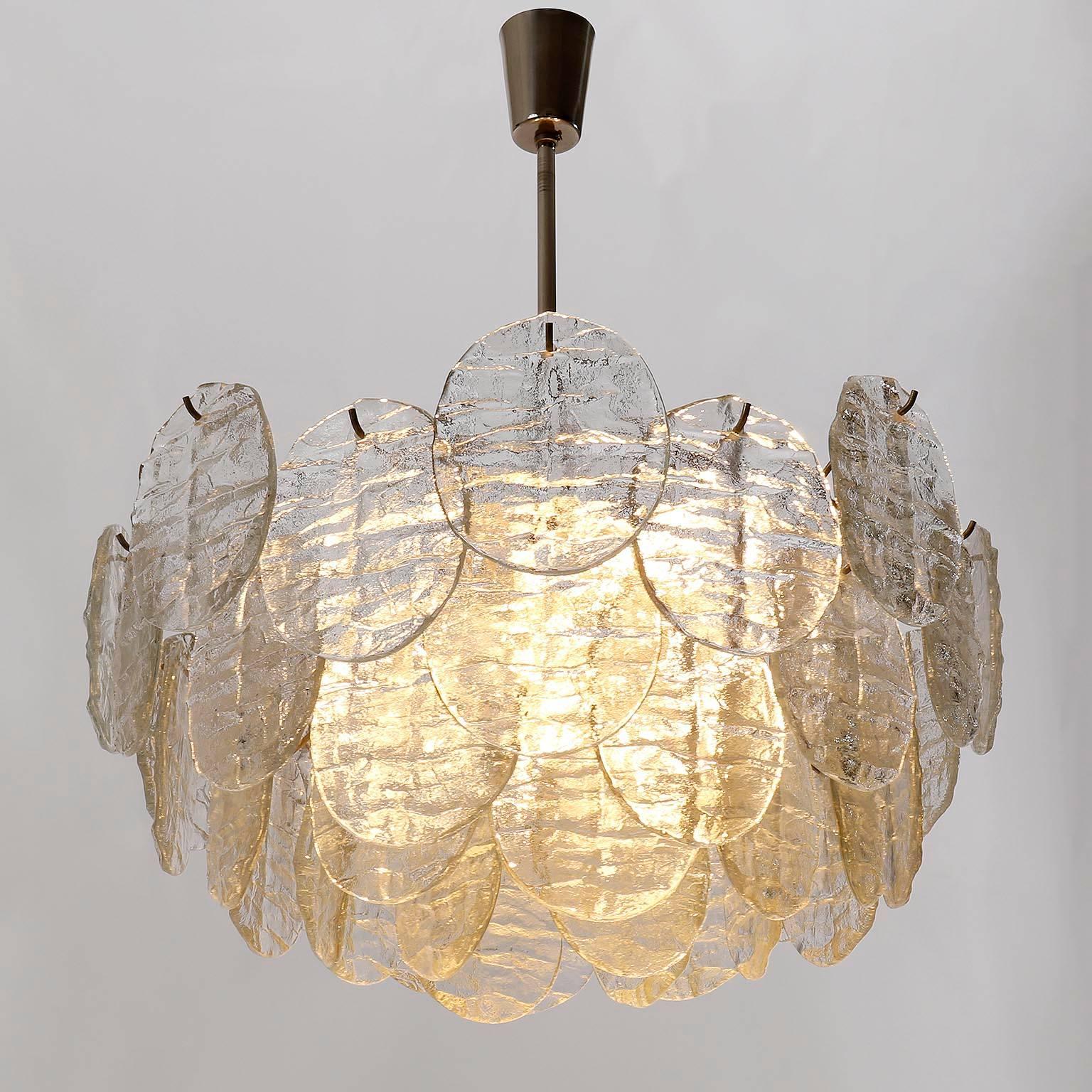 Kalmar Blatt Chandelier, Textured Glass Nickel, 1970s, 1 of 3 (Ende des 20. Jahrhunderts)